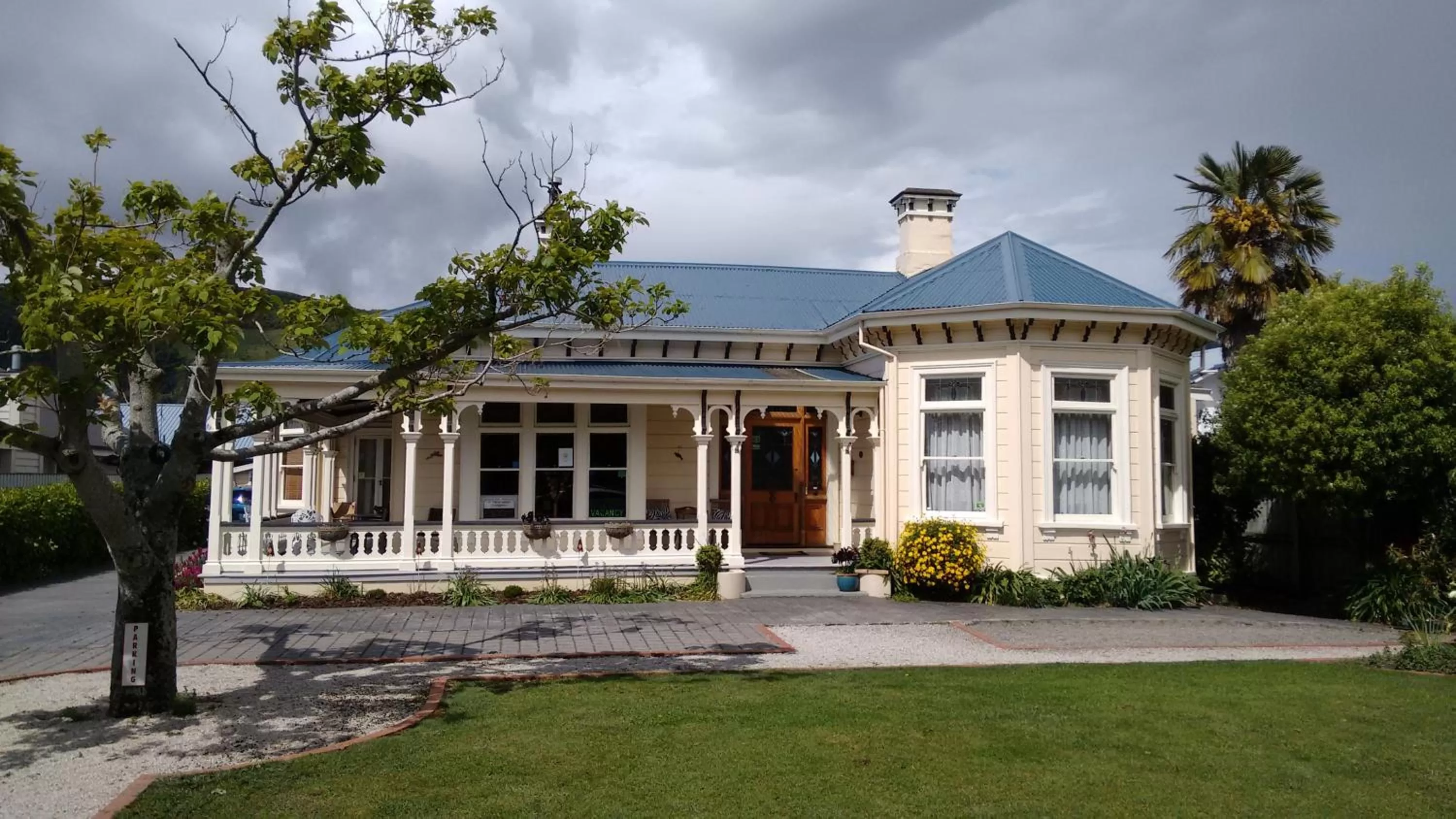 Street view, Garden in Collingwood Manor