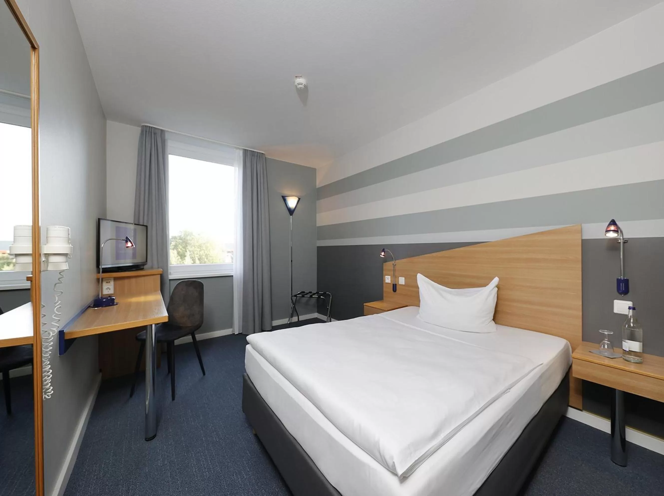 Photo of the whole room, Bed in Median Hotel Hannover Messe