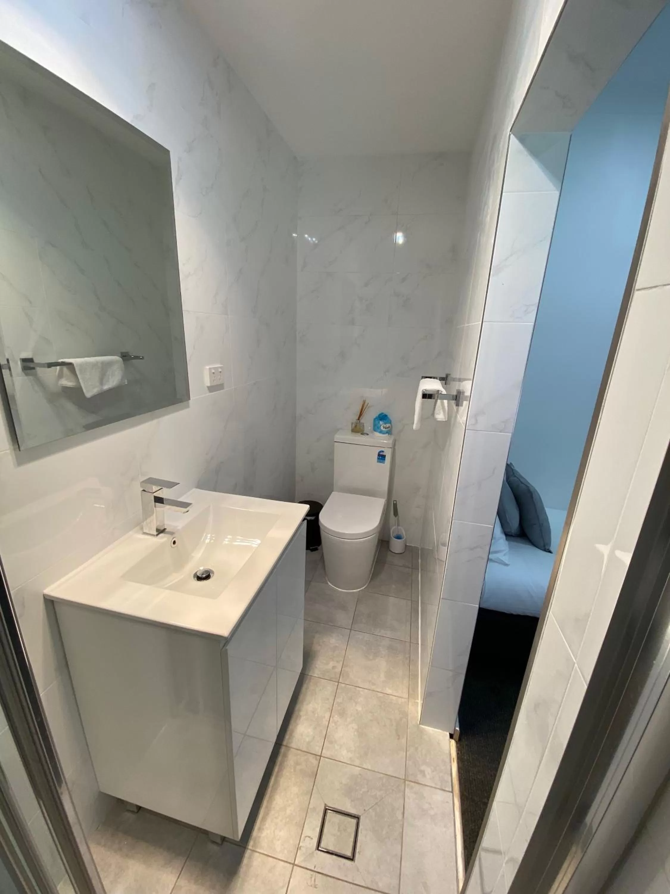 Bathroom in Central Motel Mudgee