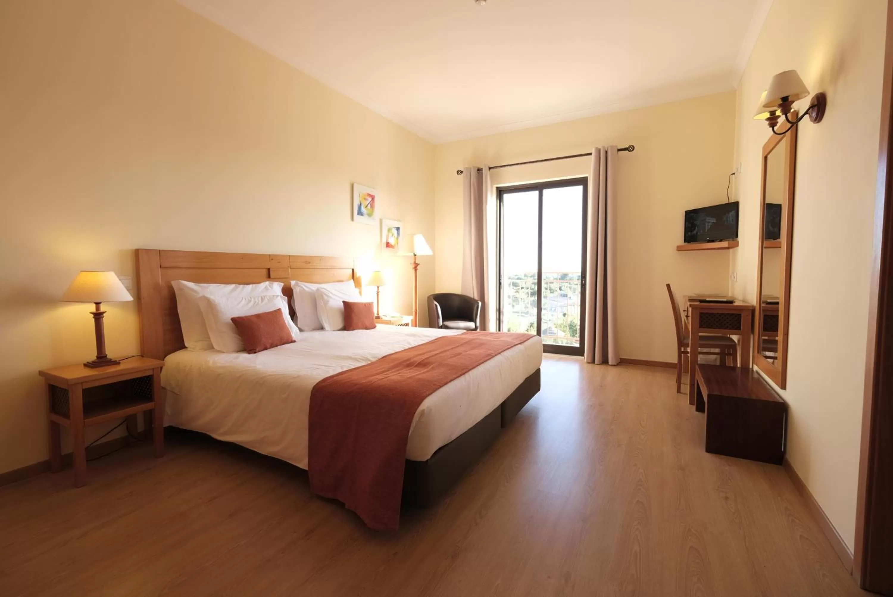 TV and multimedia, Bed in Quinta dos Poetas Nature Hotel & Apartments