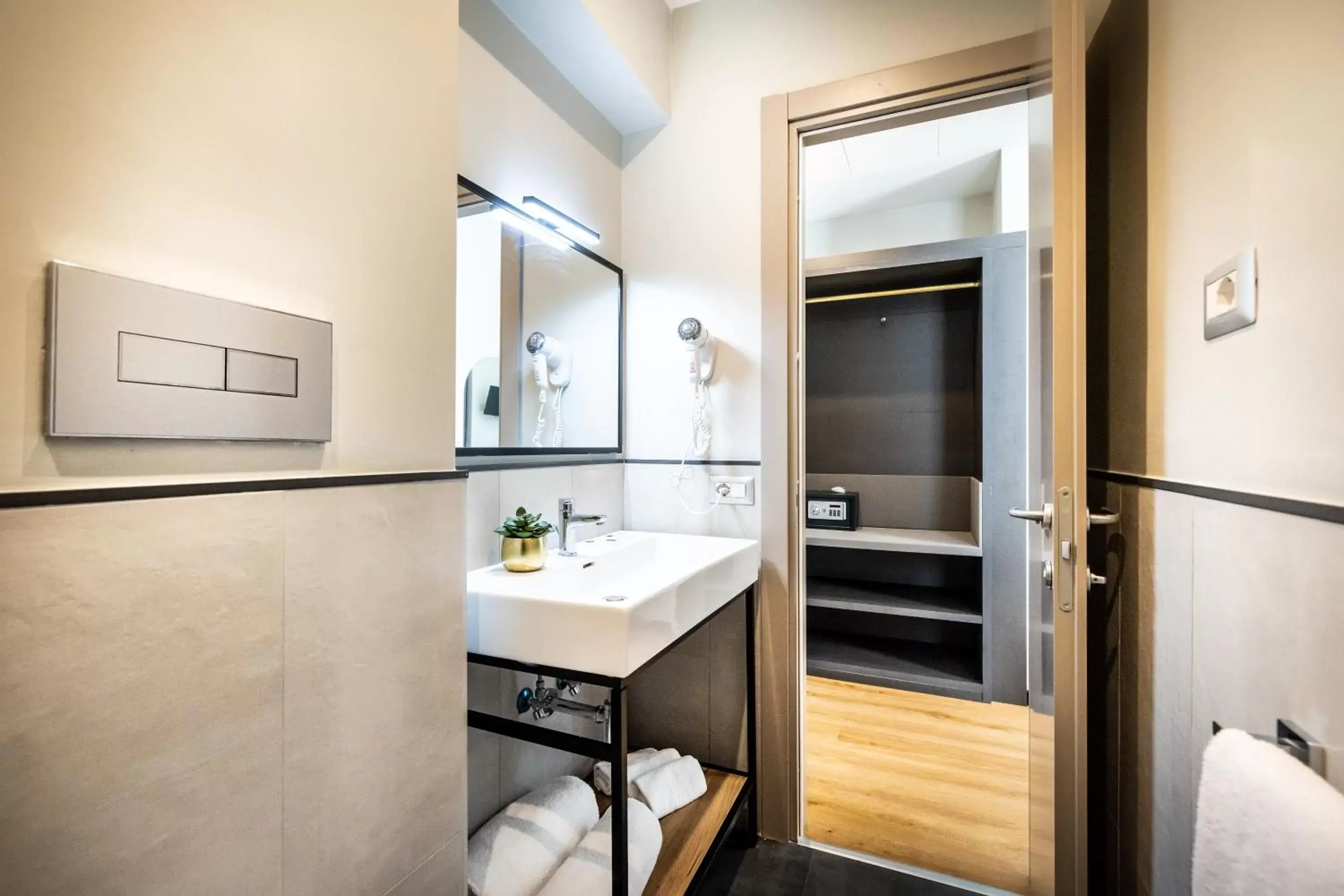 Superior Triple Room in The Cross Hotel Superior Triple Room in The Cross Hotel