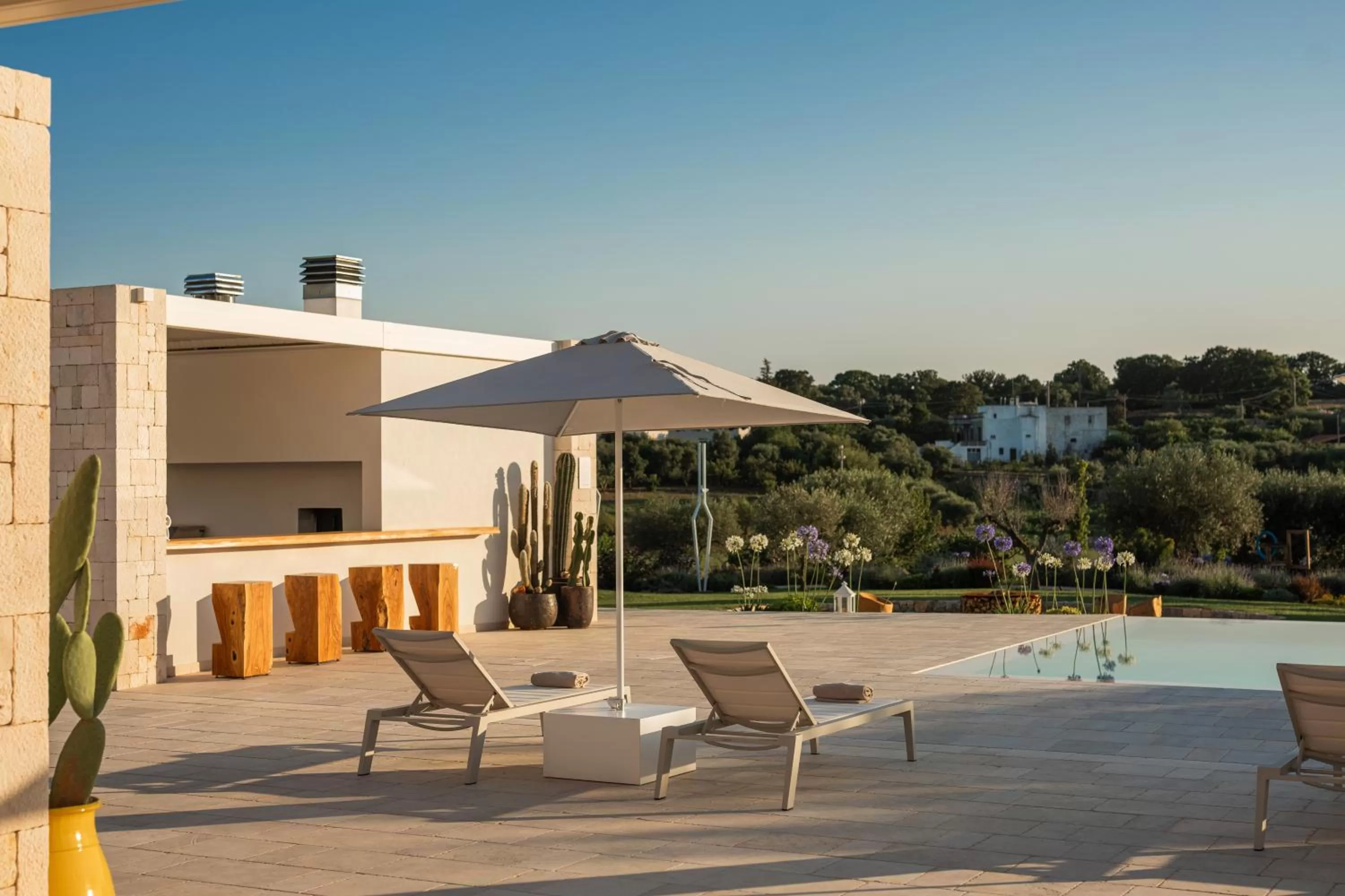 Swimming Pool in Essenza Relais Contemporaneo