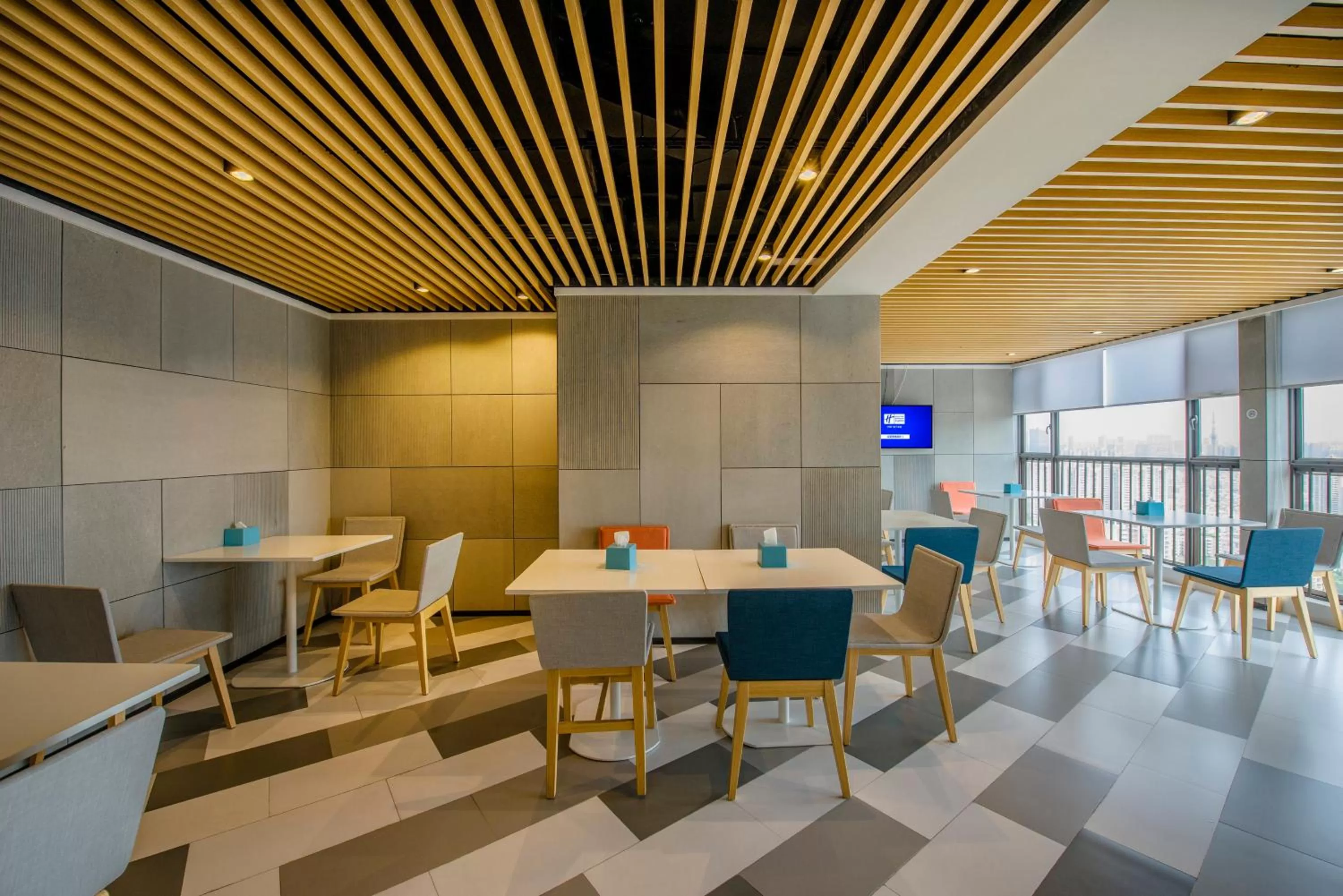 Restaurant/places to eat in Holiday Inn Express Foshan Chancheng by IHG