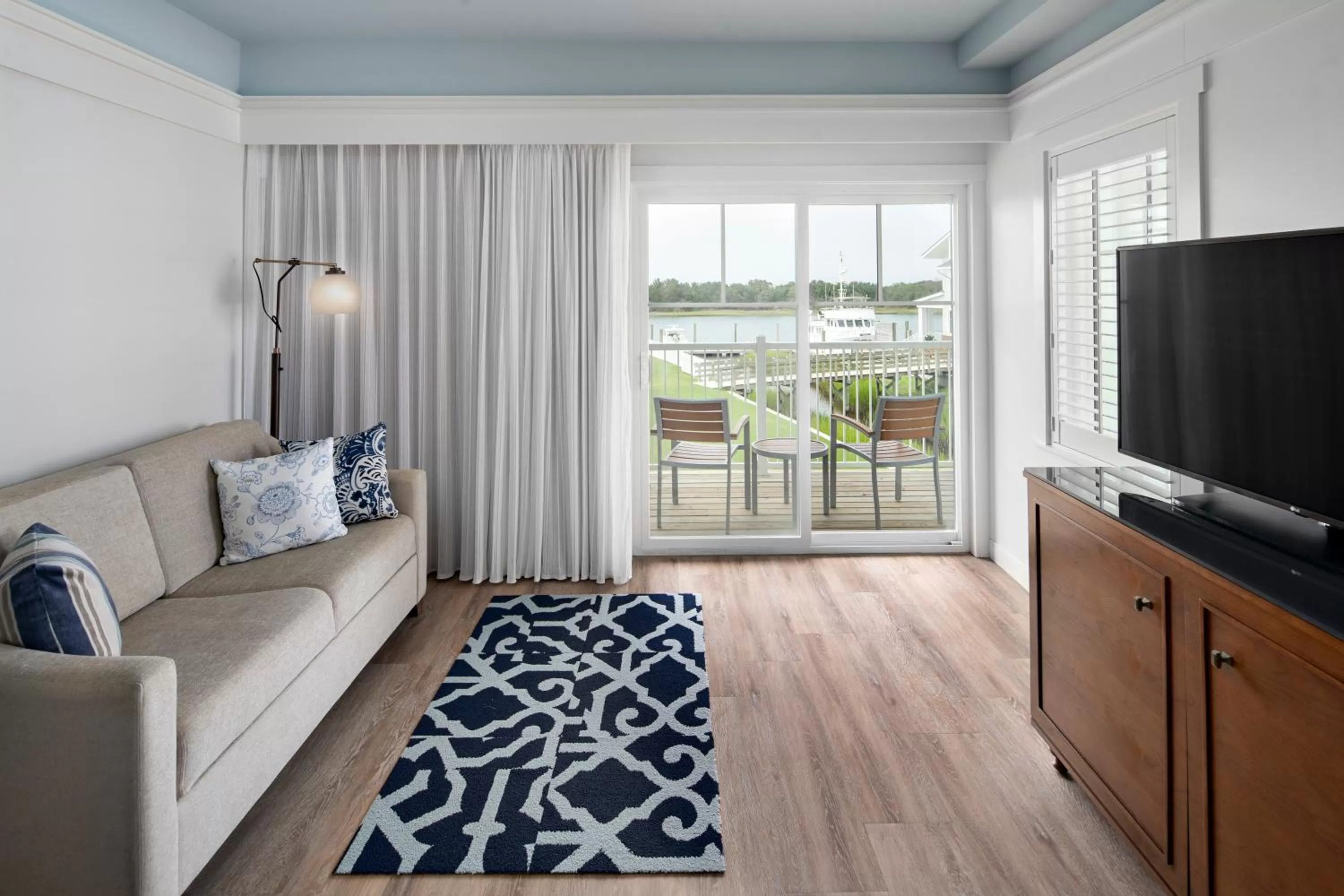 TV and multimedia in Beaufort Hotel