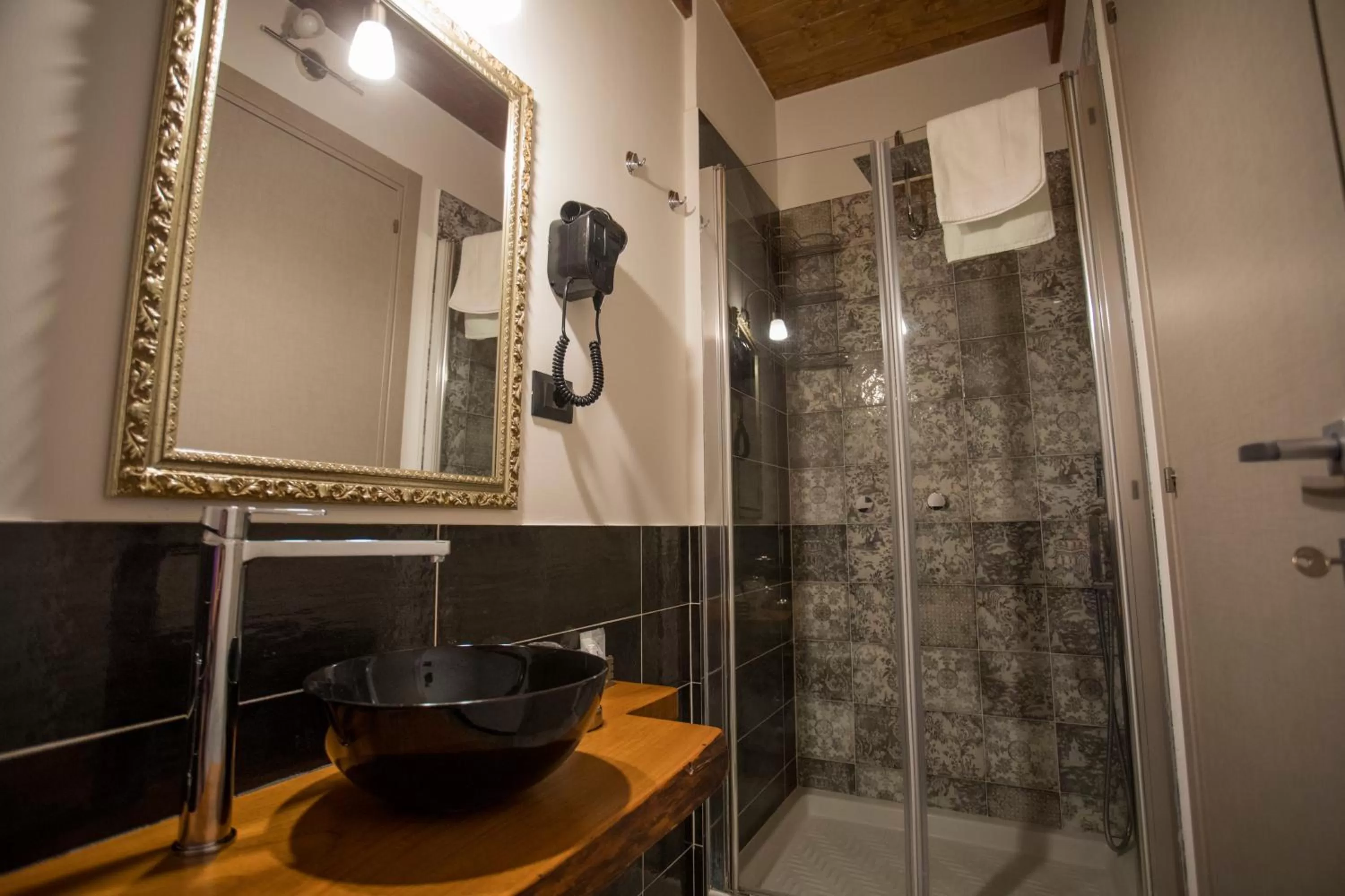 Shower in Alterego B&B