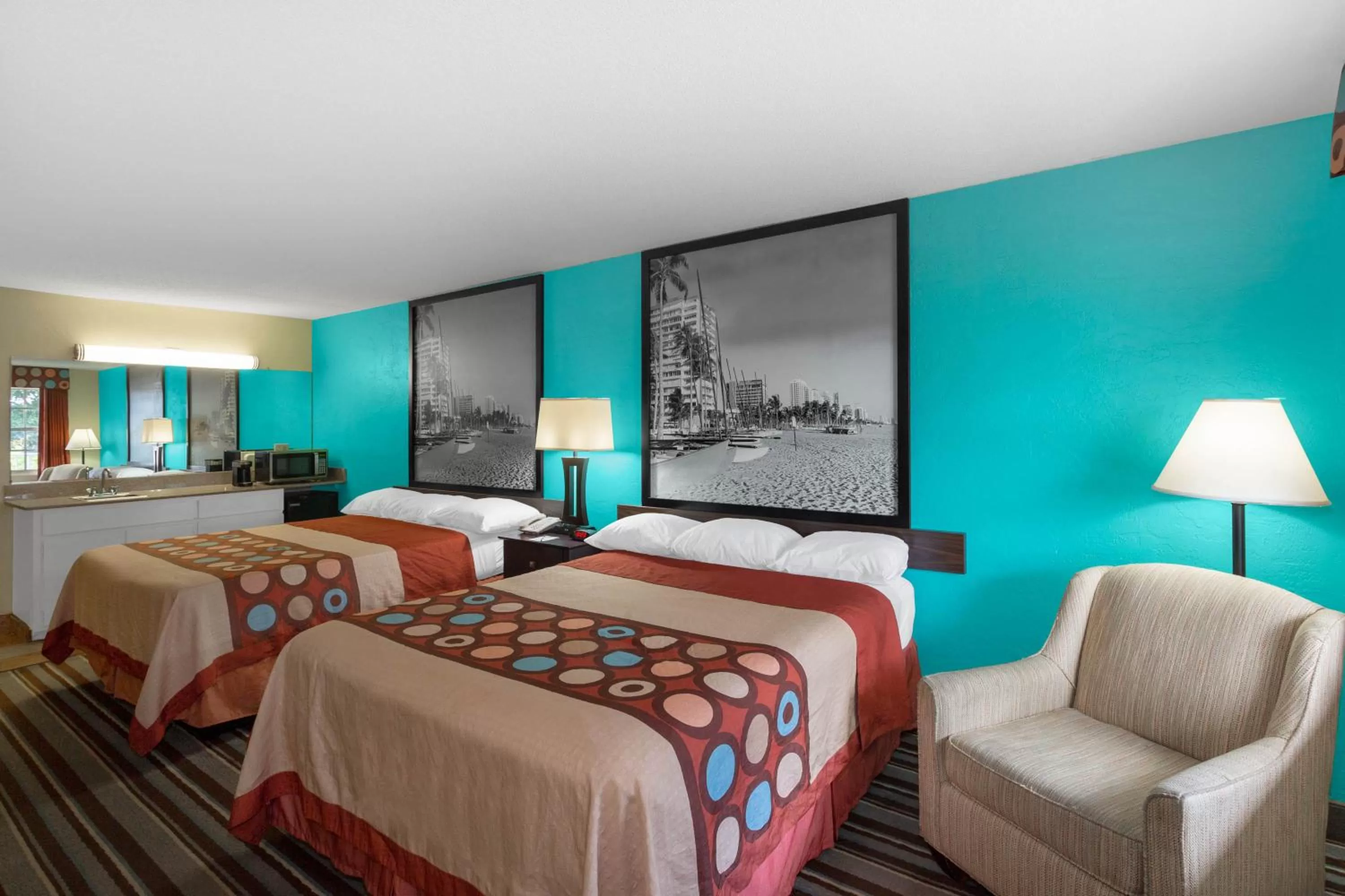 Bed in Super 8 by Wyndham Bradenton Sarasota Area