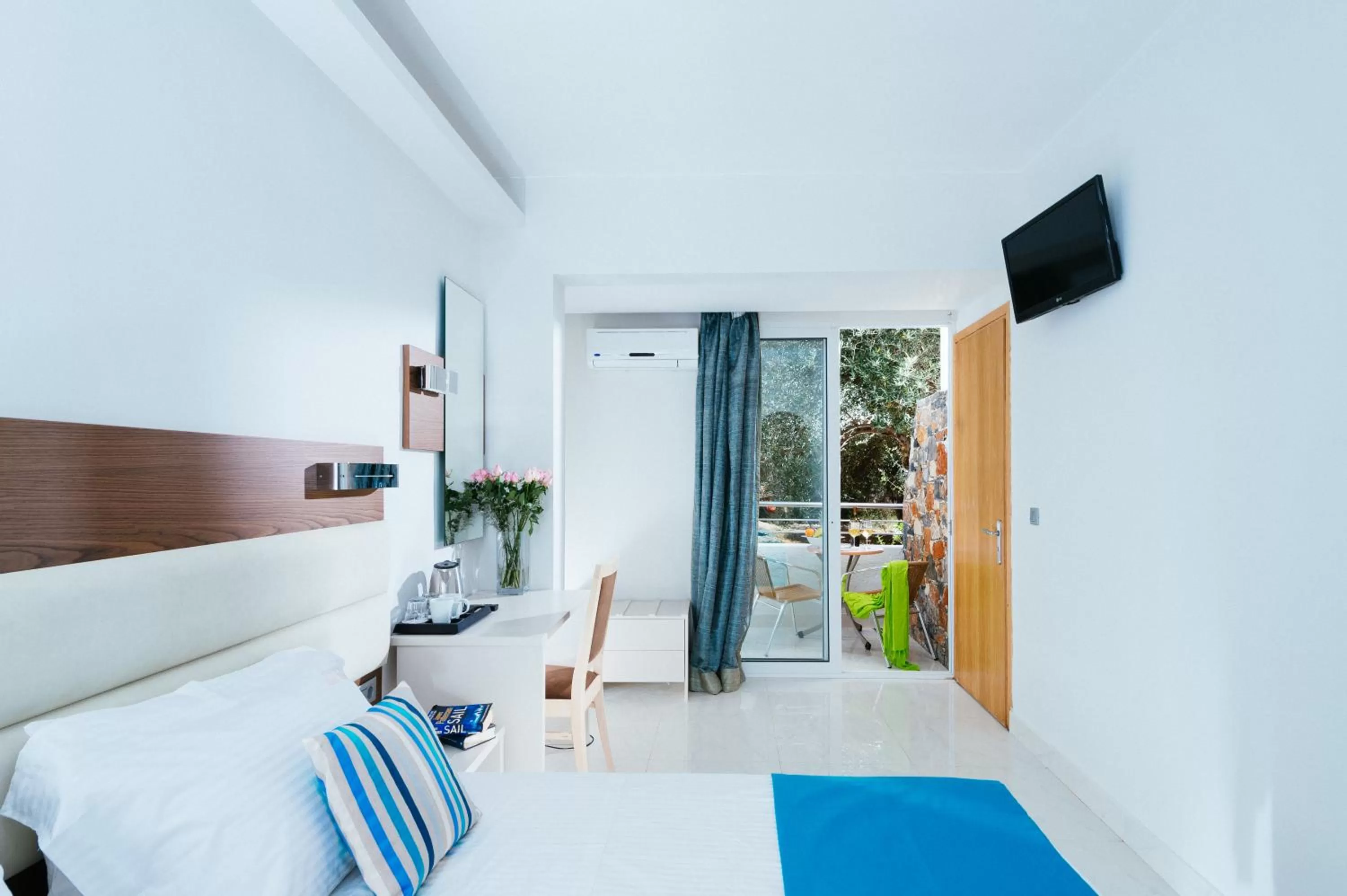 Photo of the whole room, Bed in Elounda Akti Olous (Adults Only)