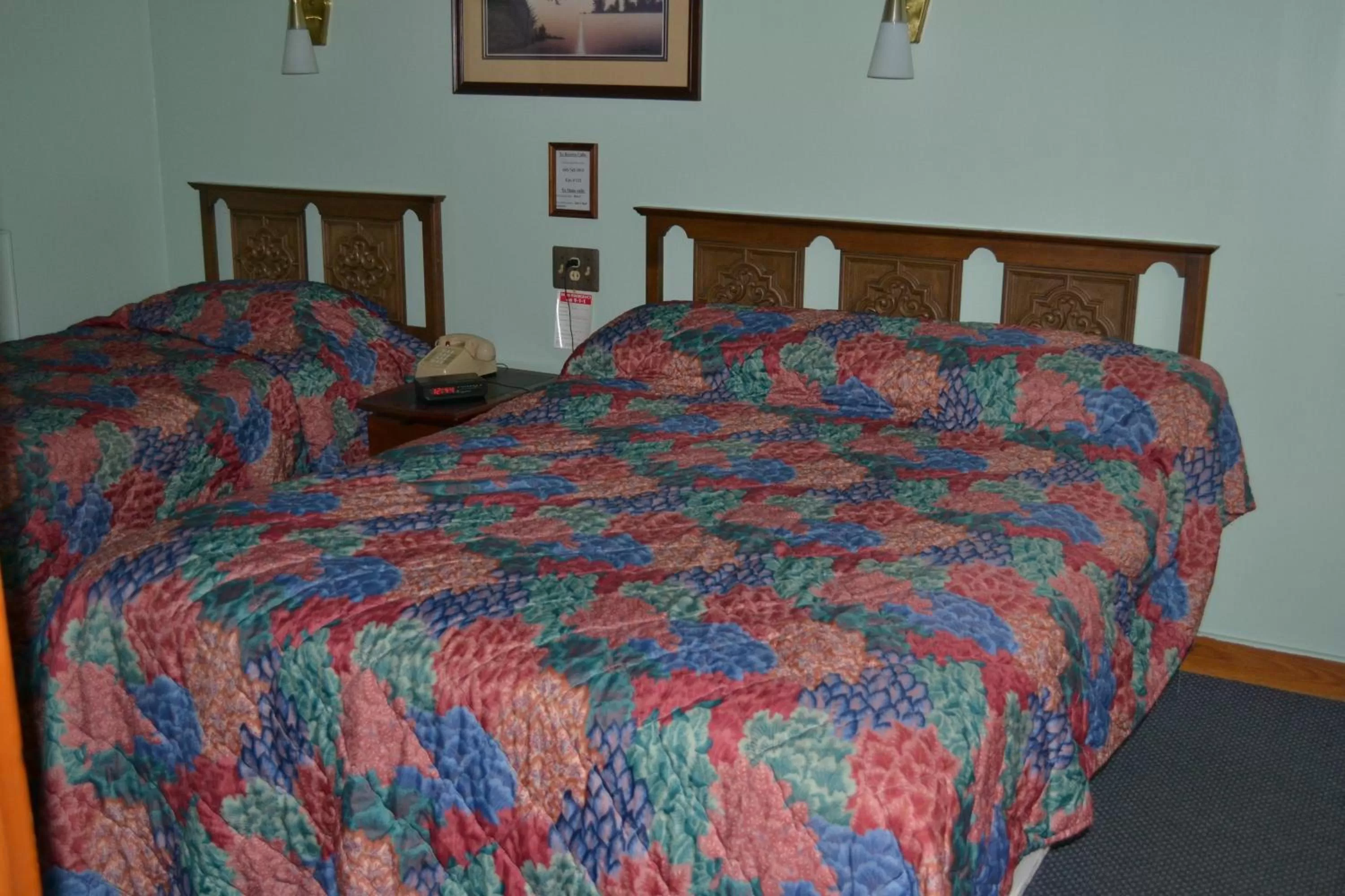 Bed in Parker's Motel