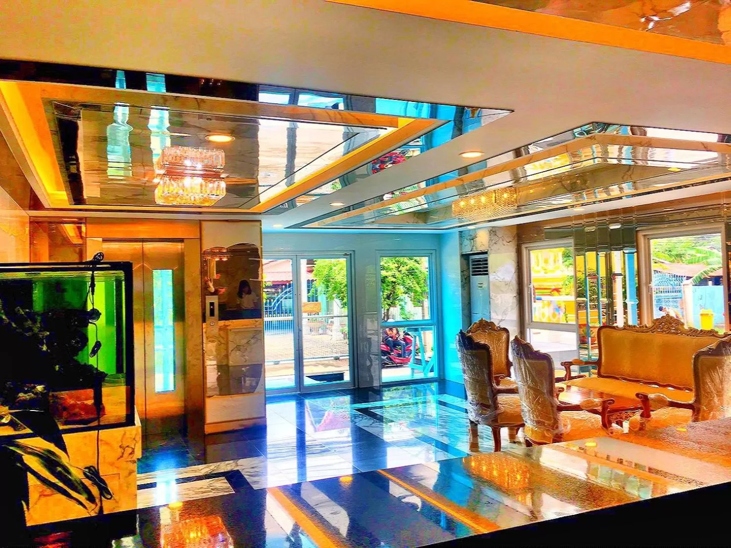Lobby or reception in B-your home Hotel Don Mueang Airport Bangkok 如你家酒店