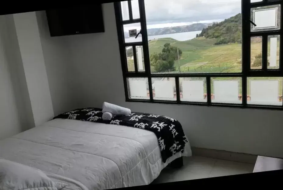 Double Room with Lake View in Refugio Turistico & Restaurante Dylam Double Room with Lake View in Refugio Turistico & Restaurante Dylam
