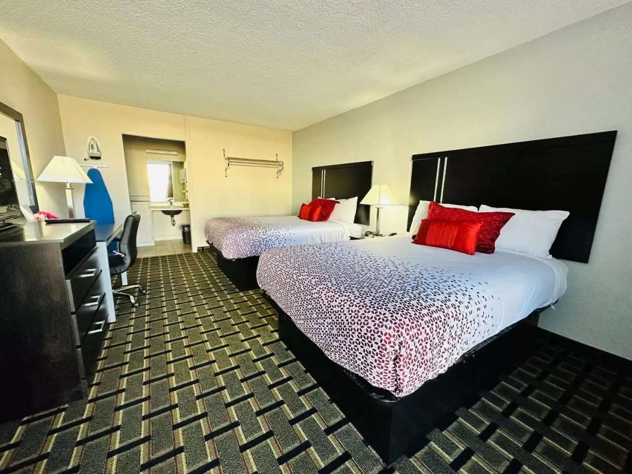 Bed in Econo Lodge Clemson - University Area