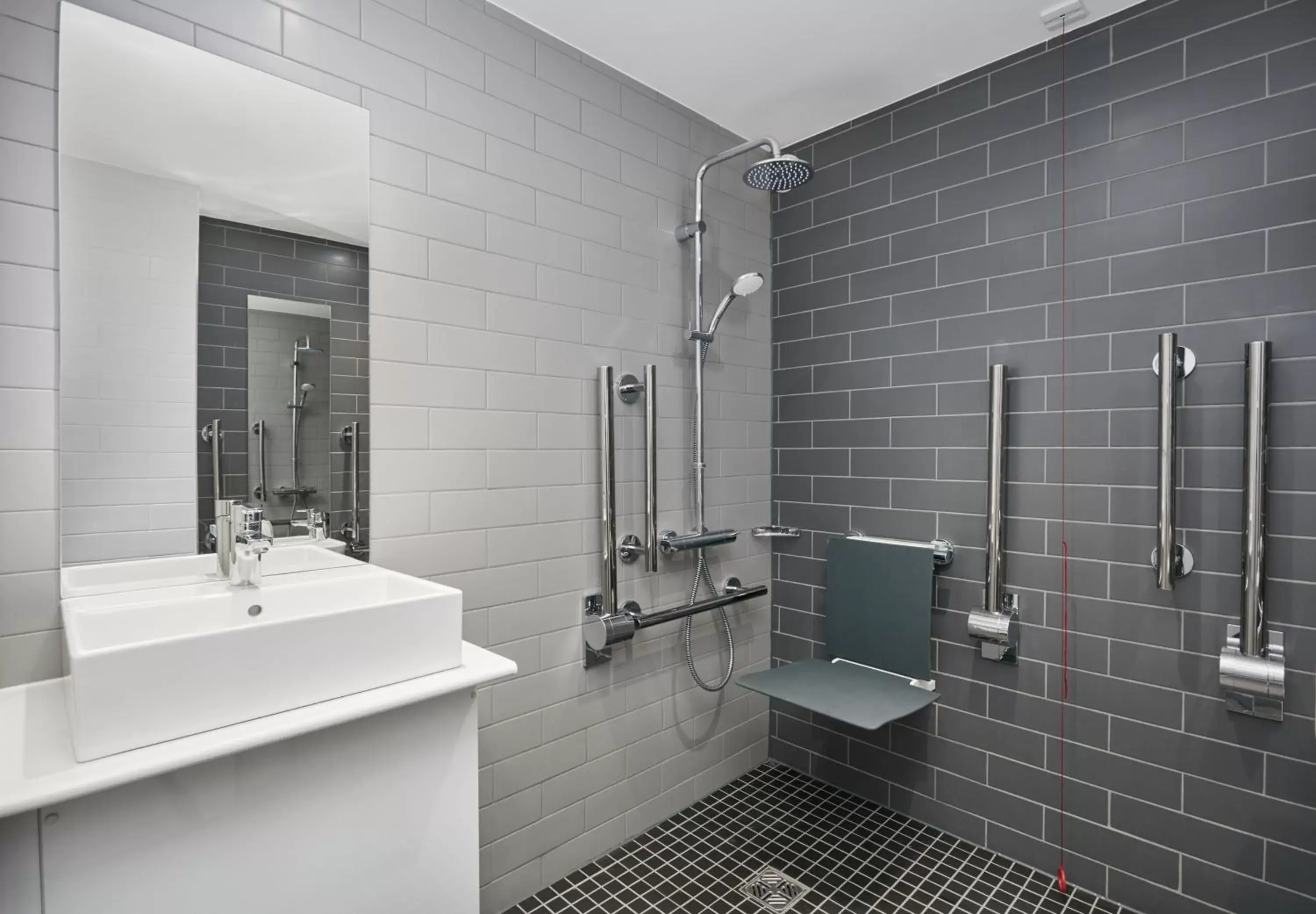 Double Room - Disability Access in Holiday Inn Express Grimsby, an IHG Hotel Double Room - Disability Access in Holiday Inn Express Grimsby, an IHG Hotel