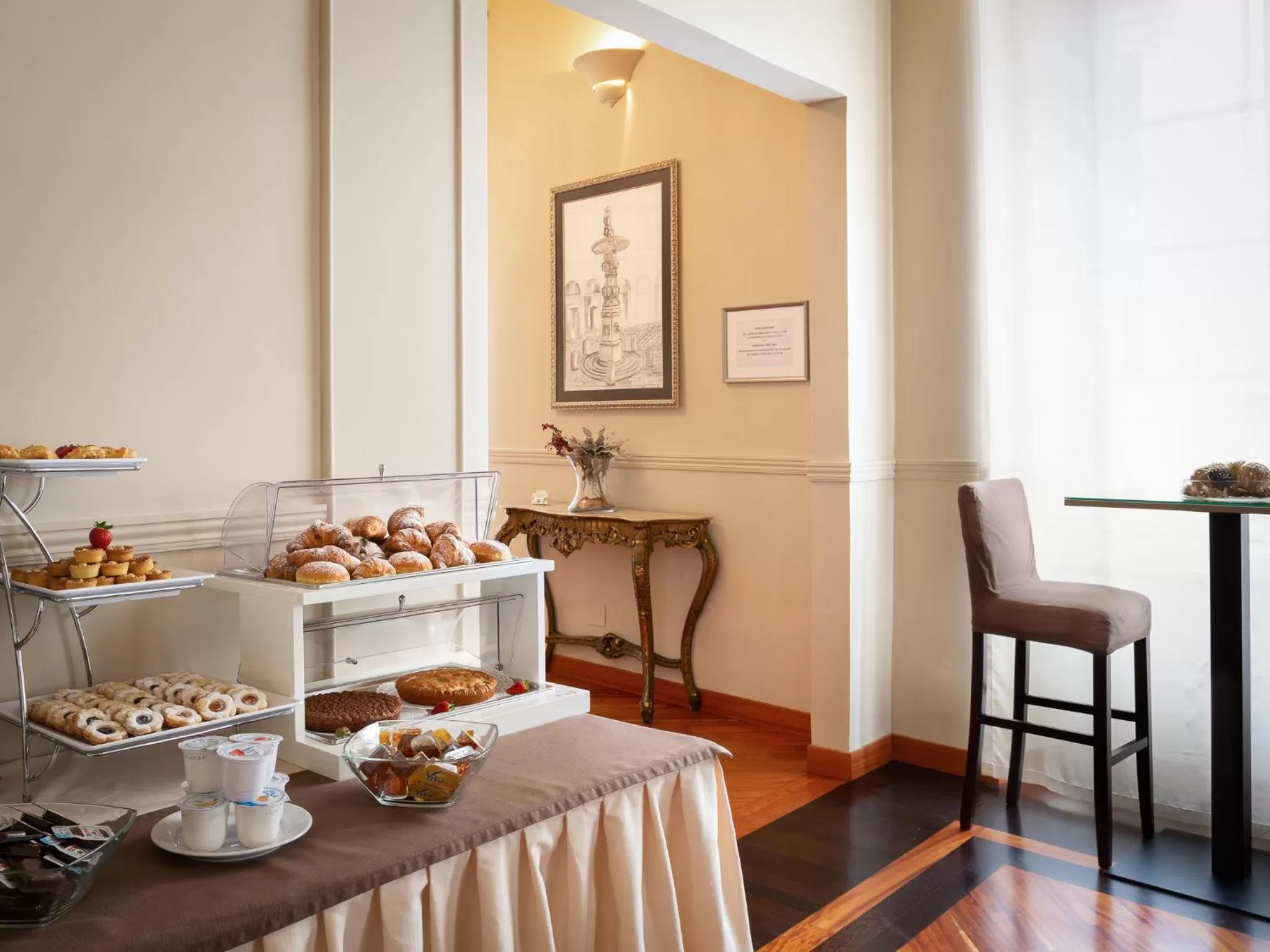 Restaurant/places to eat in HNN Luxury Suites