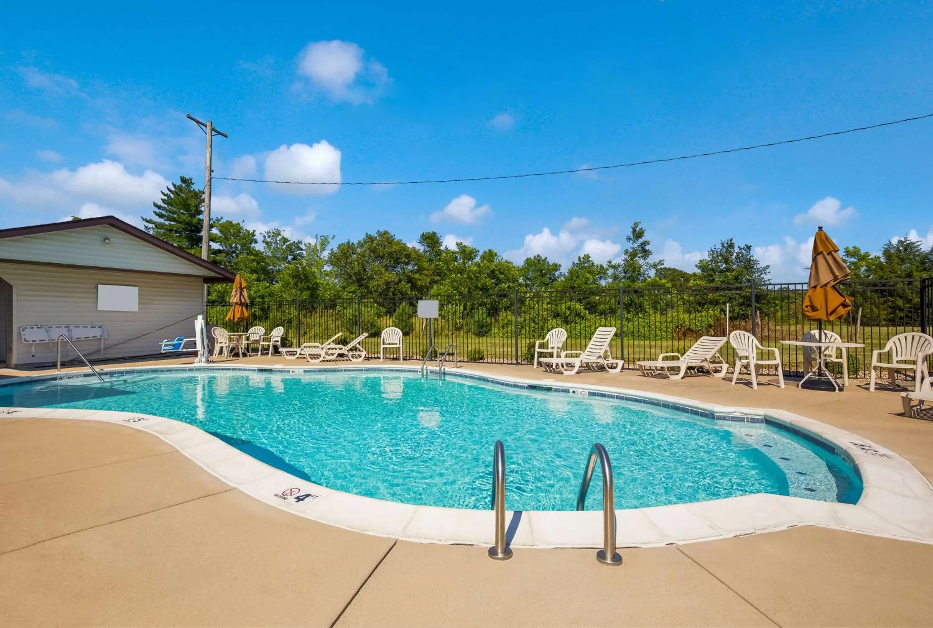Pool view in Best Western U.S. Inn