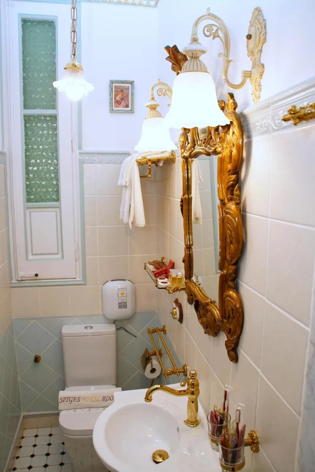 Bathroom in Sitges Royal Rooms