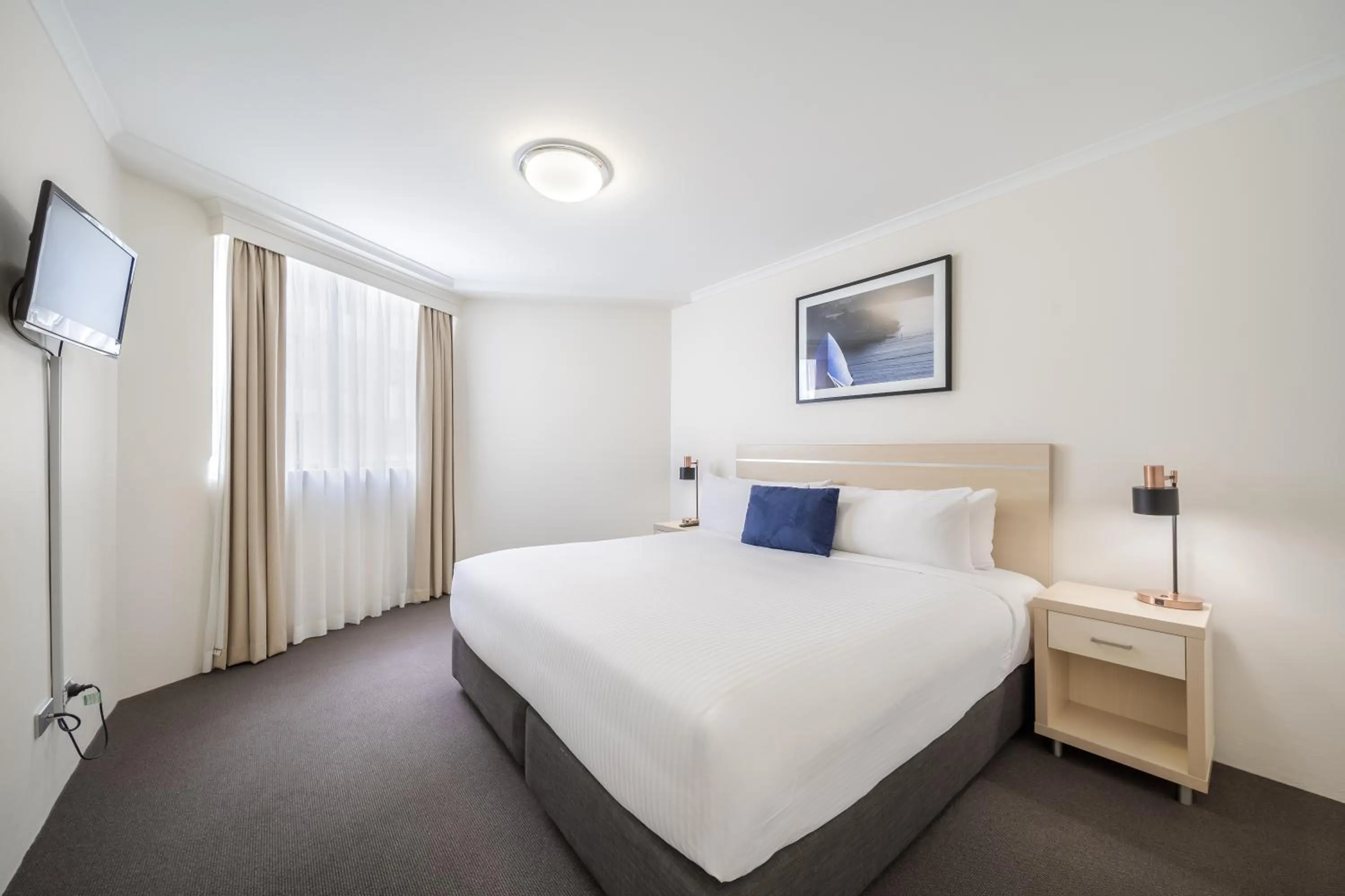 Bed in Oaks Sydney Castlereagh Suites