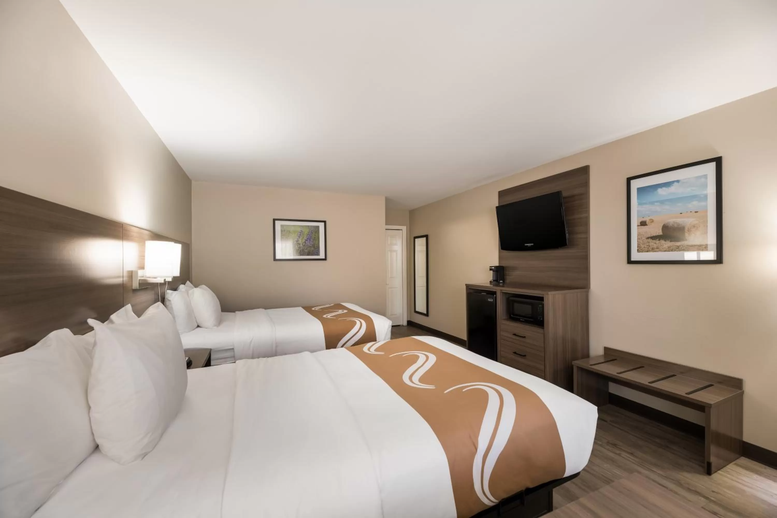 Photo of the whole room, Bed in Quality Inn Sonora TX