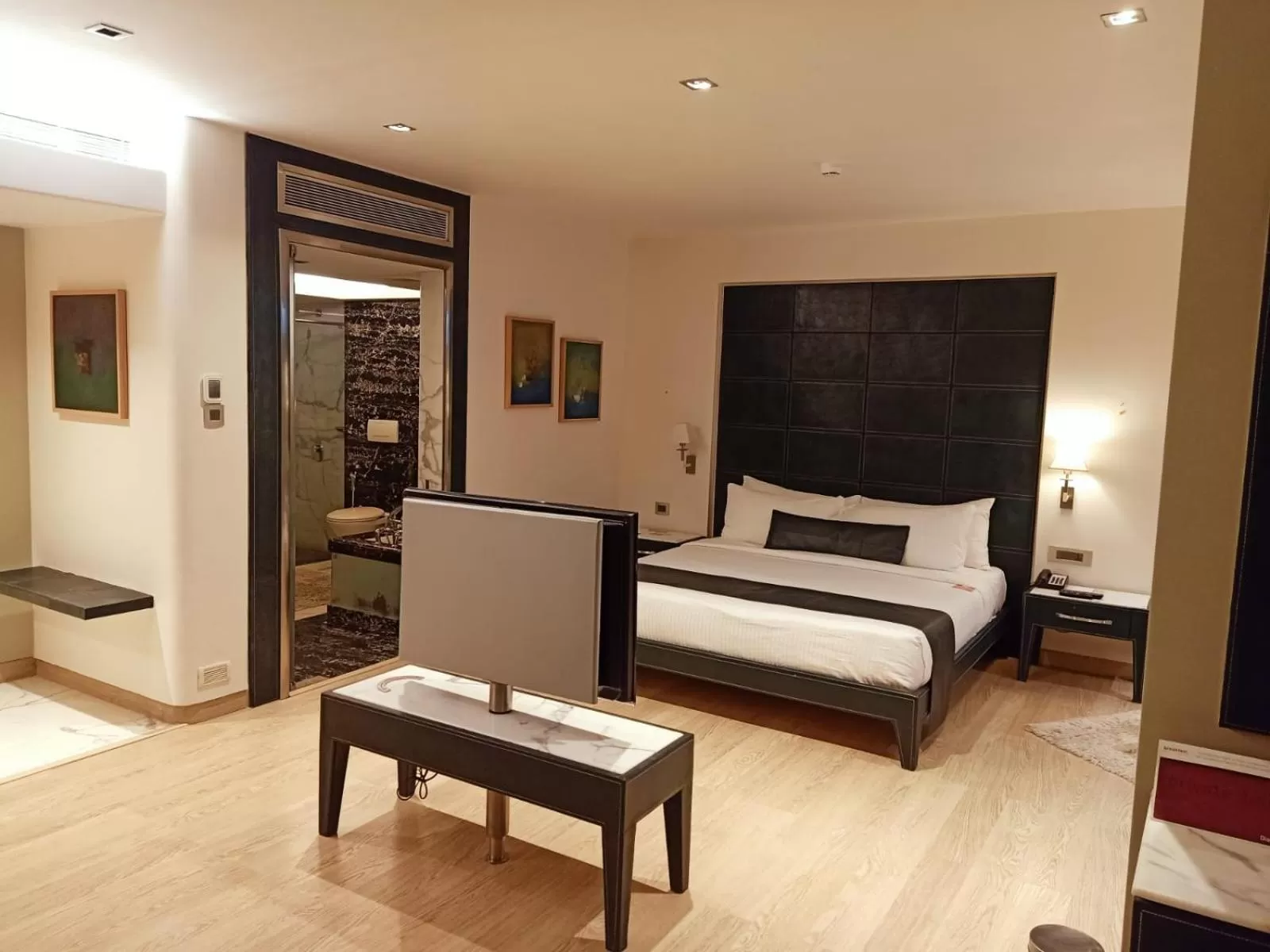 Bedroom, Bed in Mirage Hotel, Mumbai International Airport