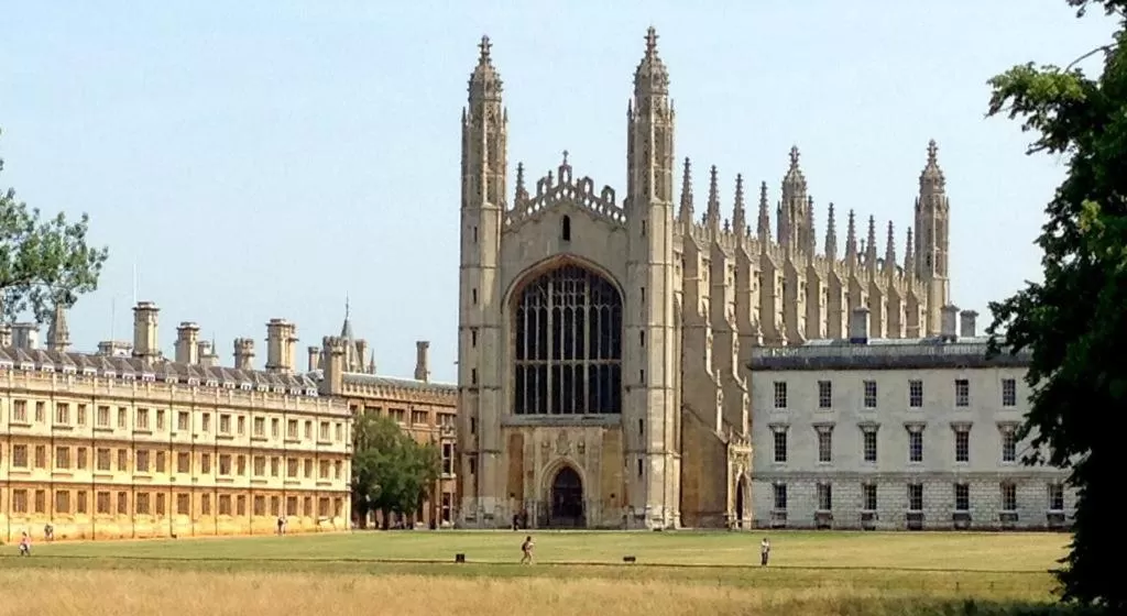 Nearby landmark, Property Building in The Holly Tree