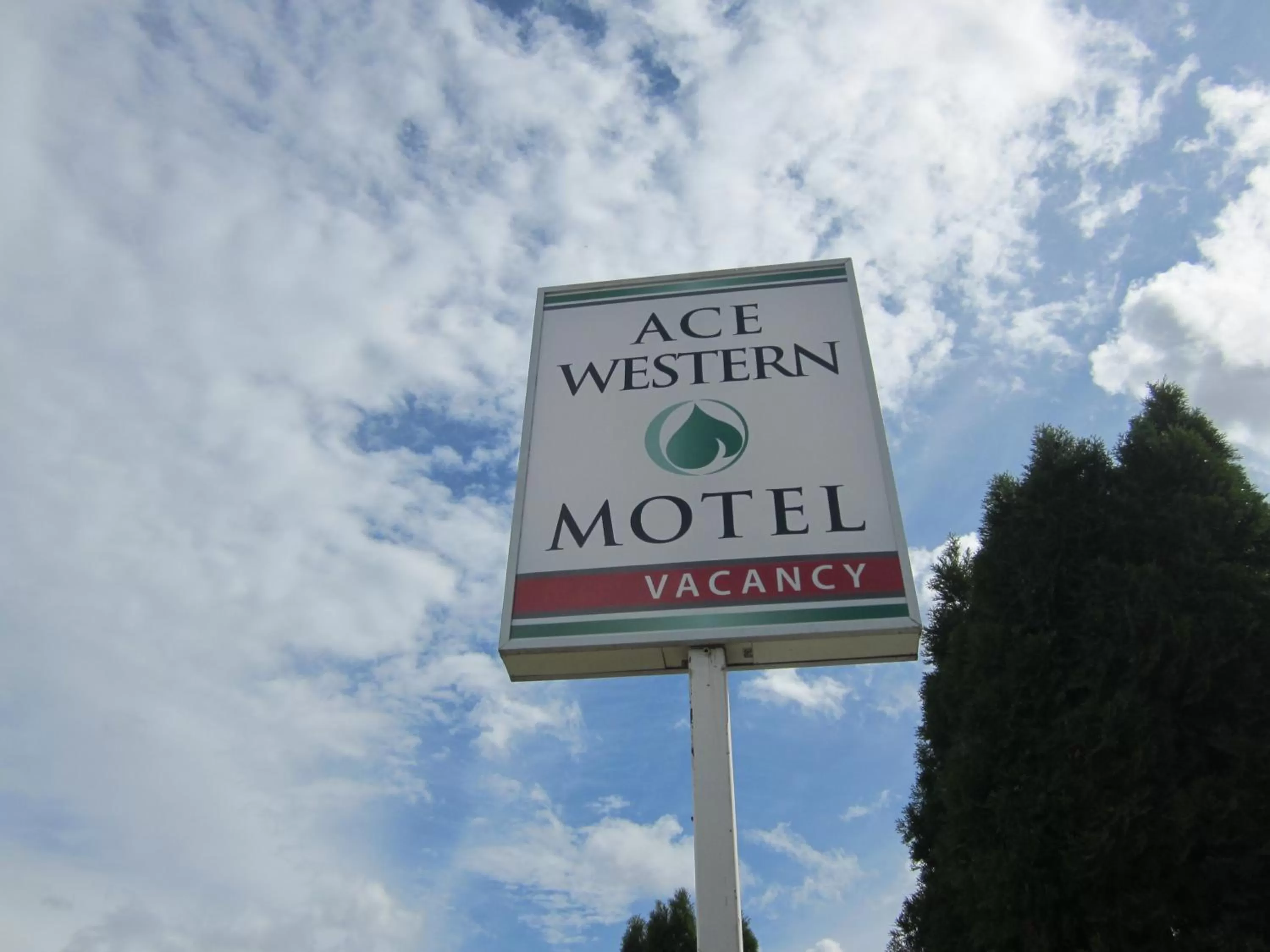 Day in Ace Western Motel