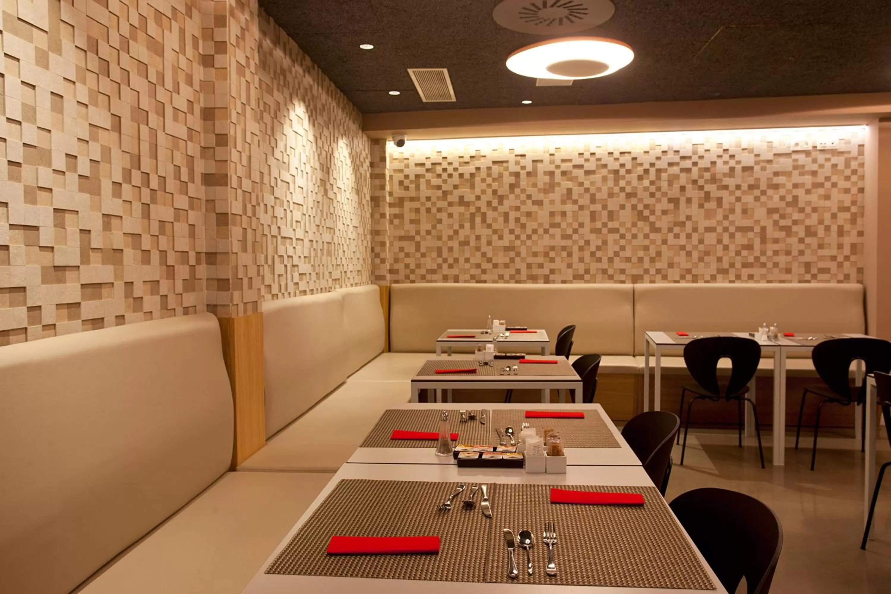 Hotel Pompaelo Plaza del Ayuntamiento & Spa