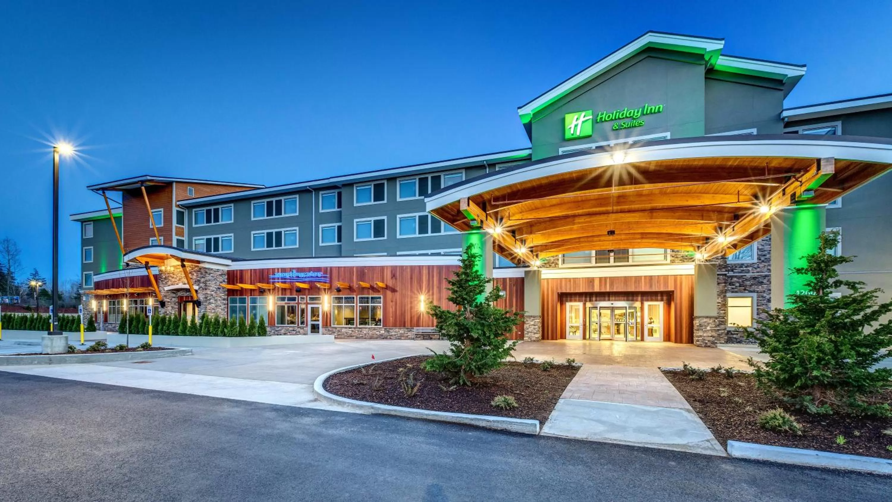 Property building in Holiday Inn & Suites Bellingham by IHG