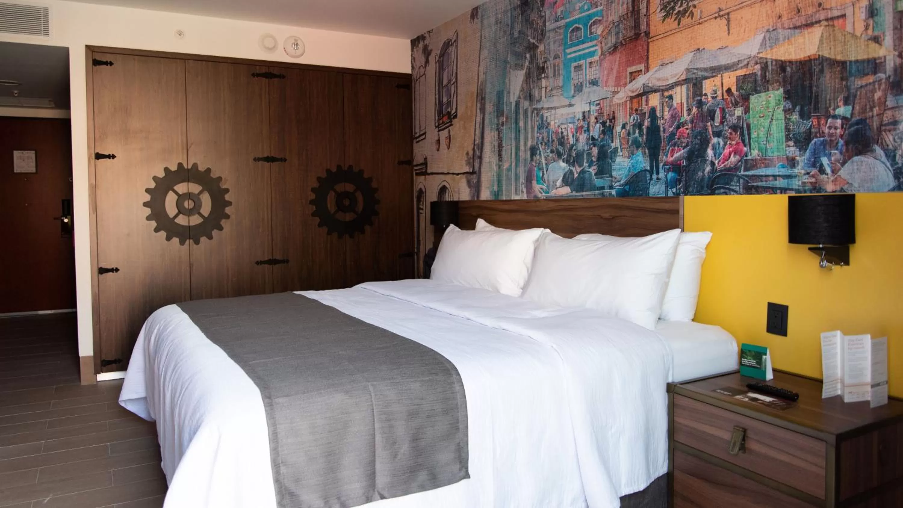 Photo of the whole room, Bed in Hotel Indigo Guanajuato by IHG