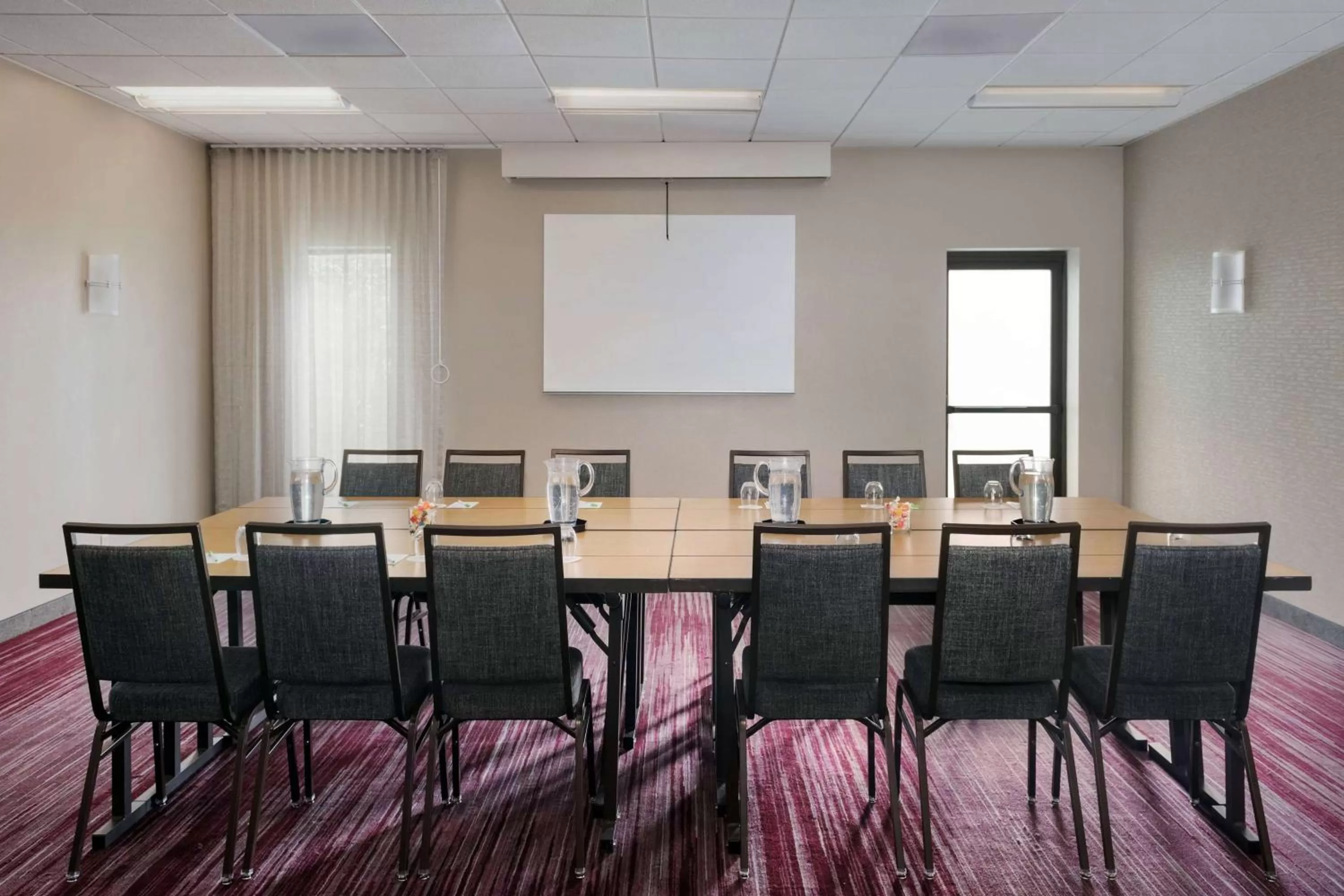 Meeting/conference room in Sonesta Select Boston Stoughton