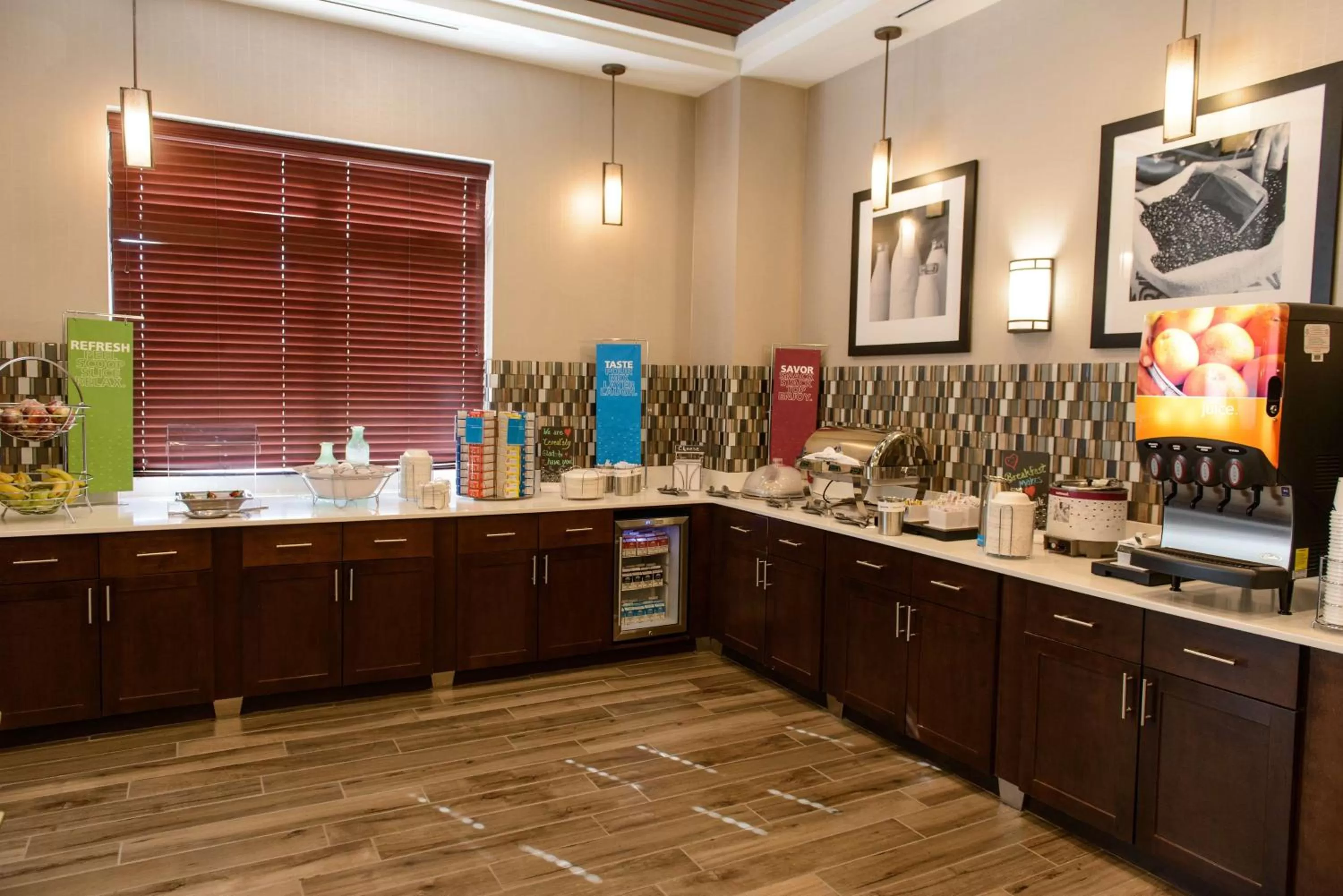 Dining area in Hampton Inn Bainbridge, GA