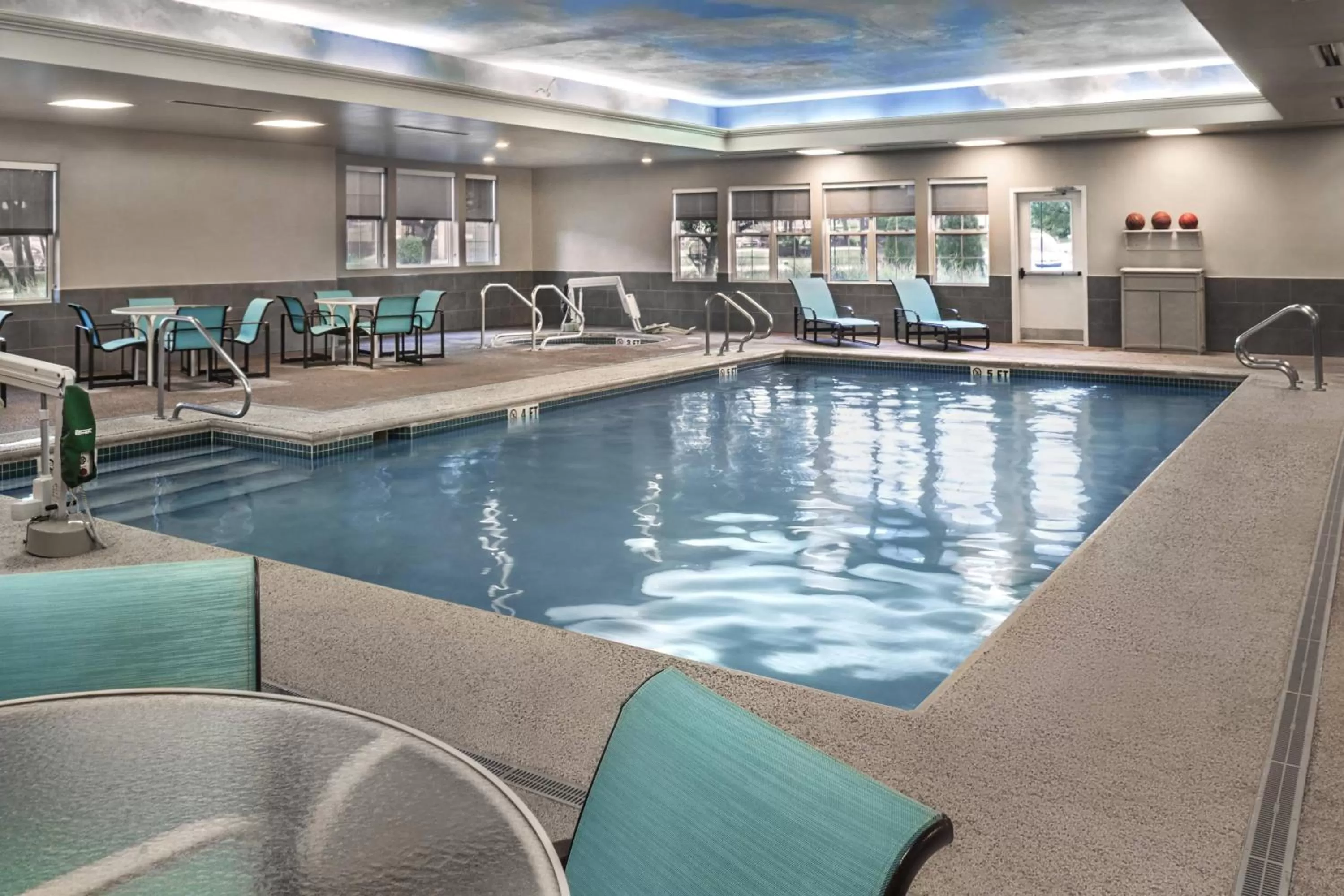 Swimming pool in Residence Inn Pittsburgh Cranberry Township