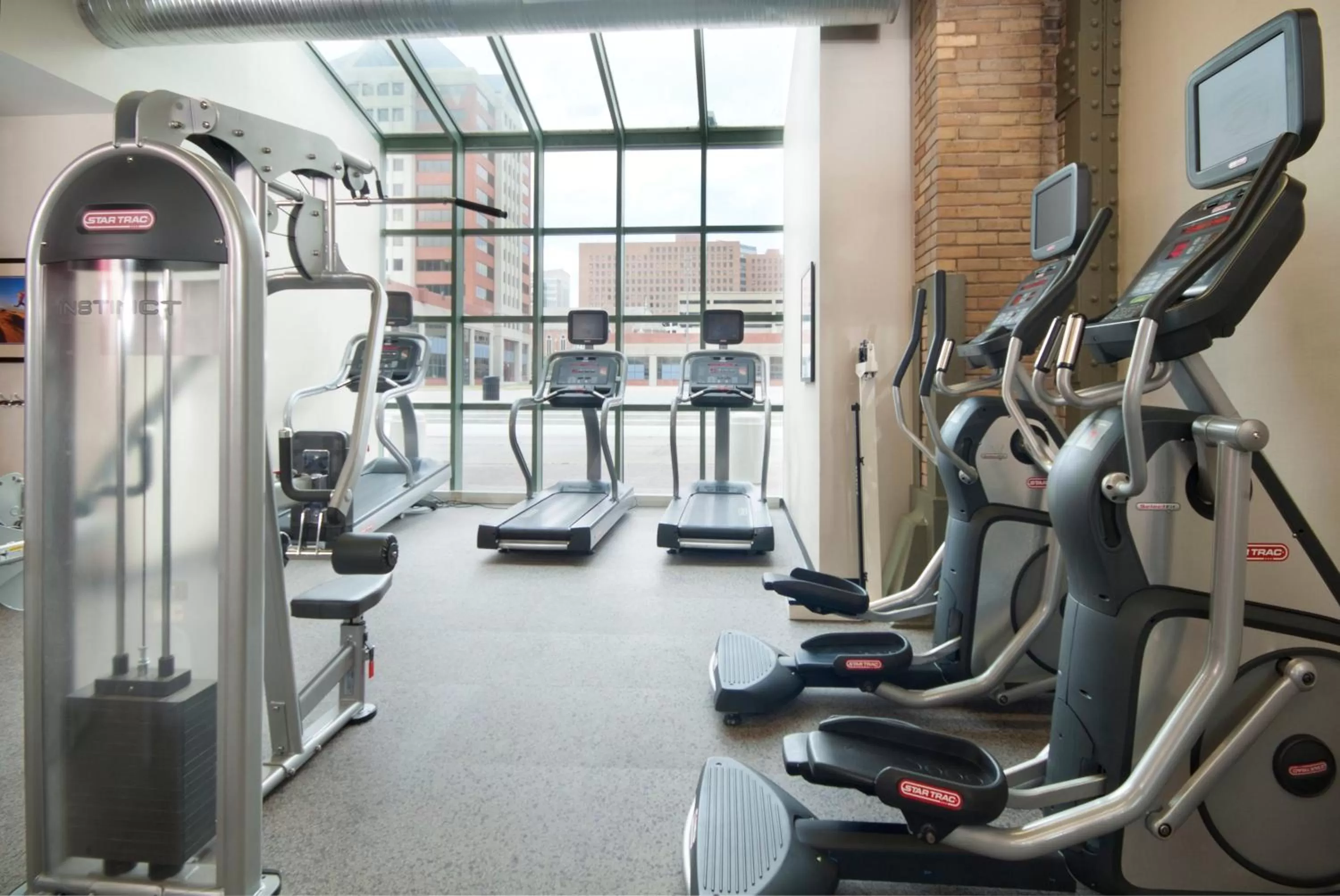 Fitness centre/facilities in Crowne Plaza Indianapolis-Dwtn-Union Stn by IHG