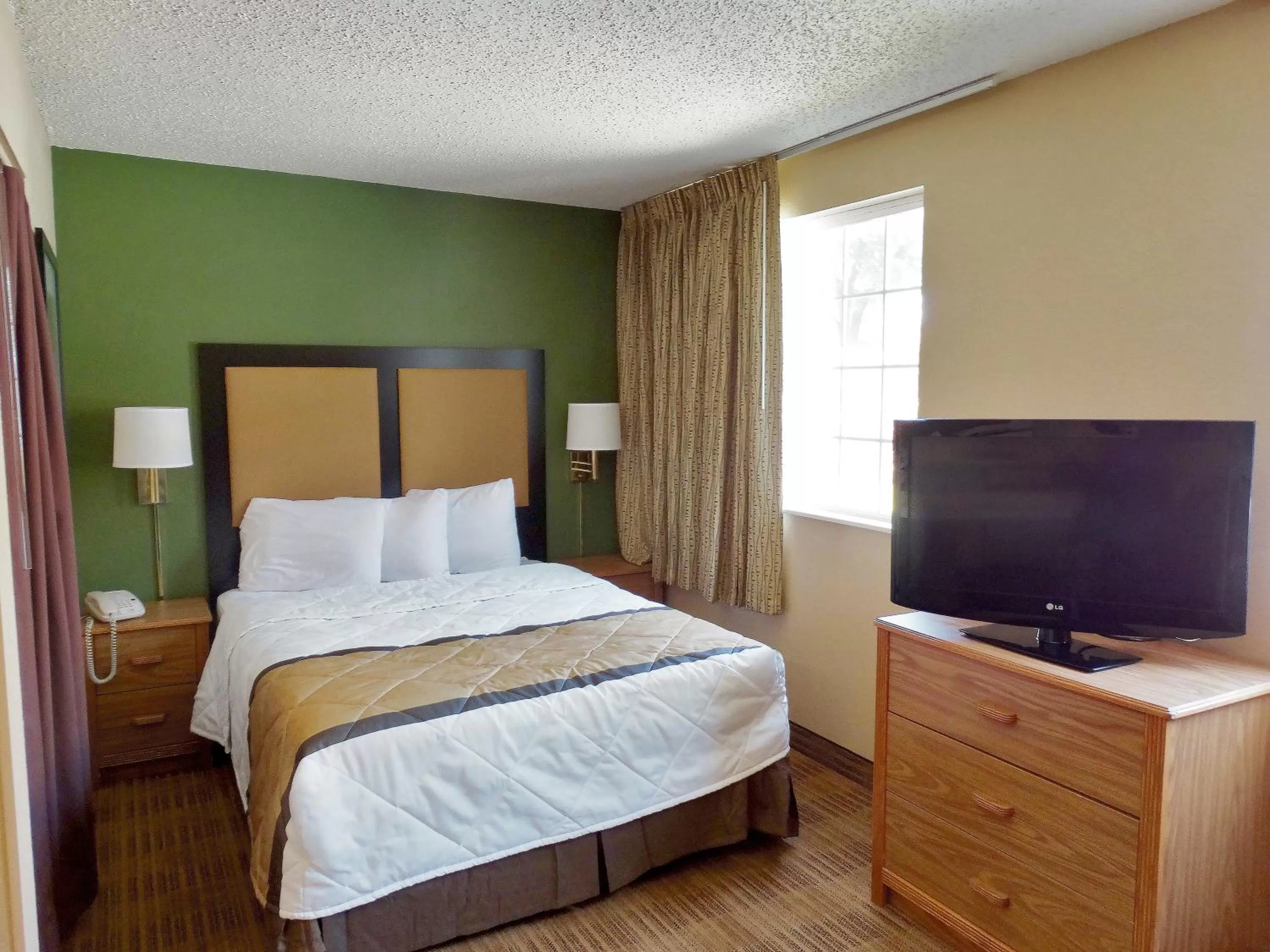 Bed in Extended Stay America Select Suites - Providence - Airport