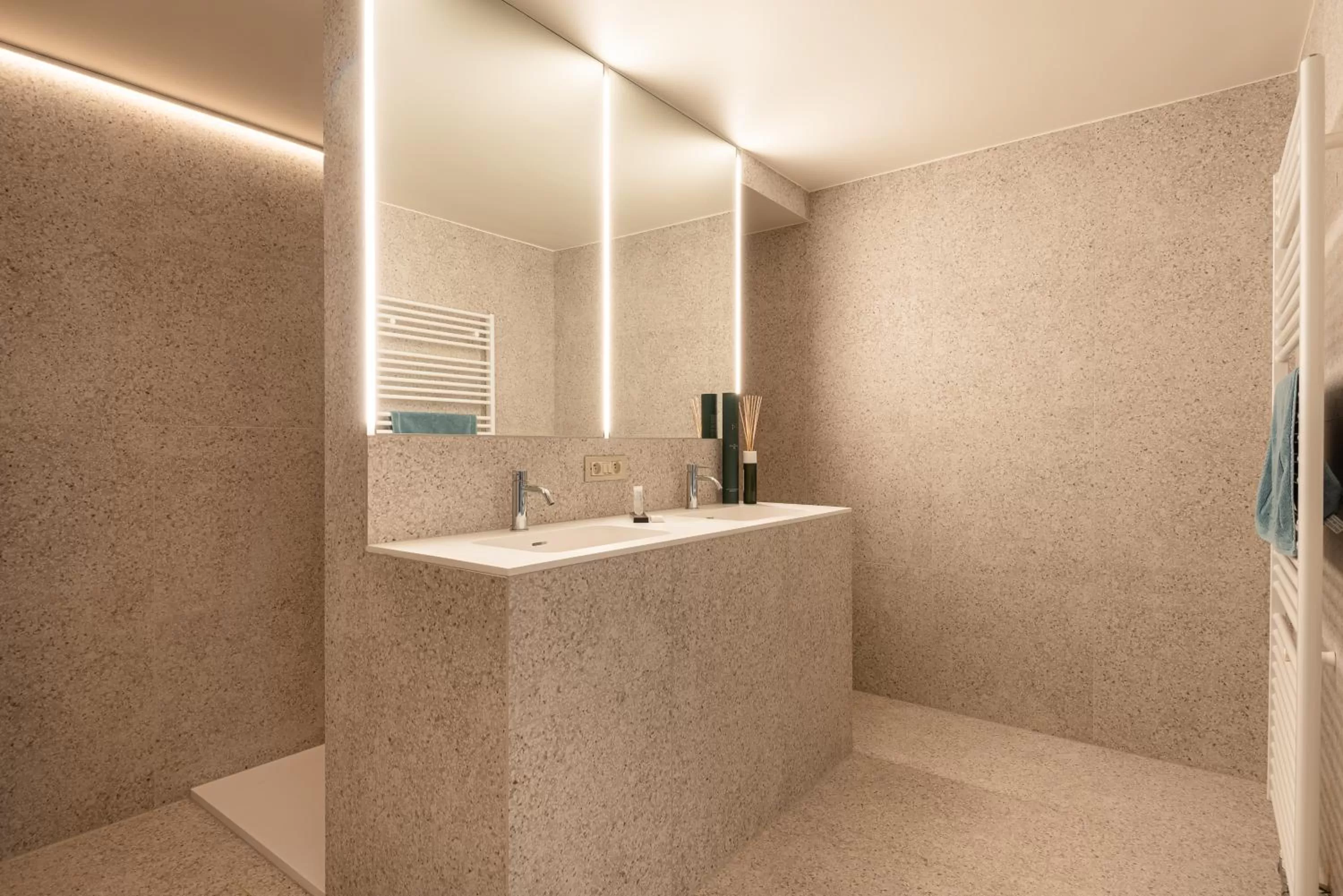 Shower in Gepetto's - Beautiful stay in the Historic centre of Ghent -