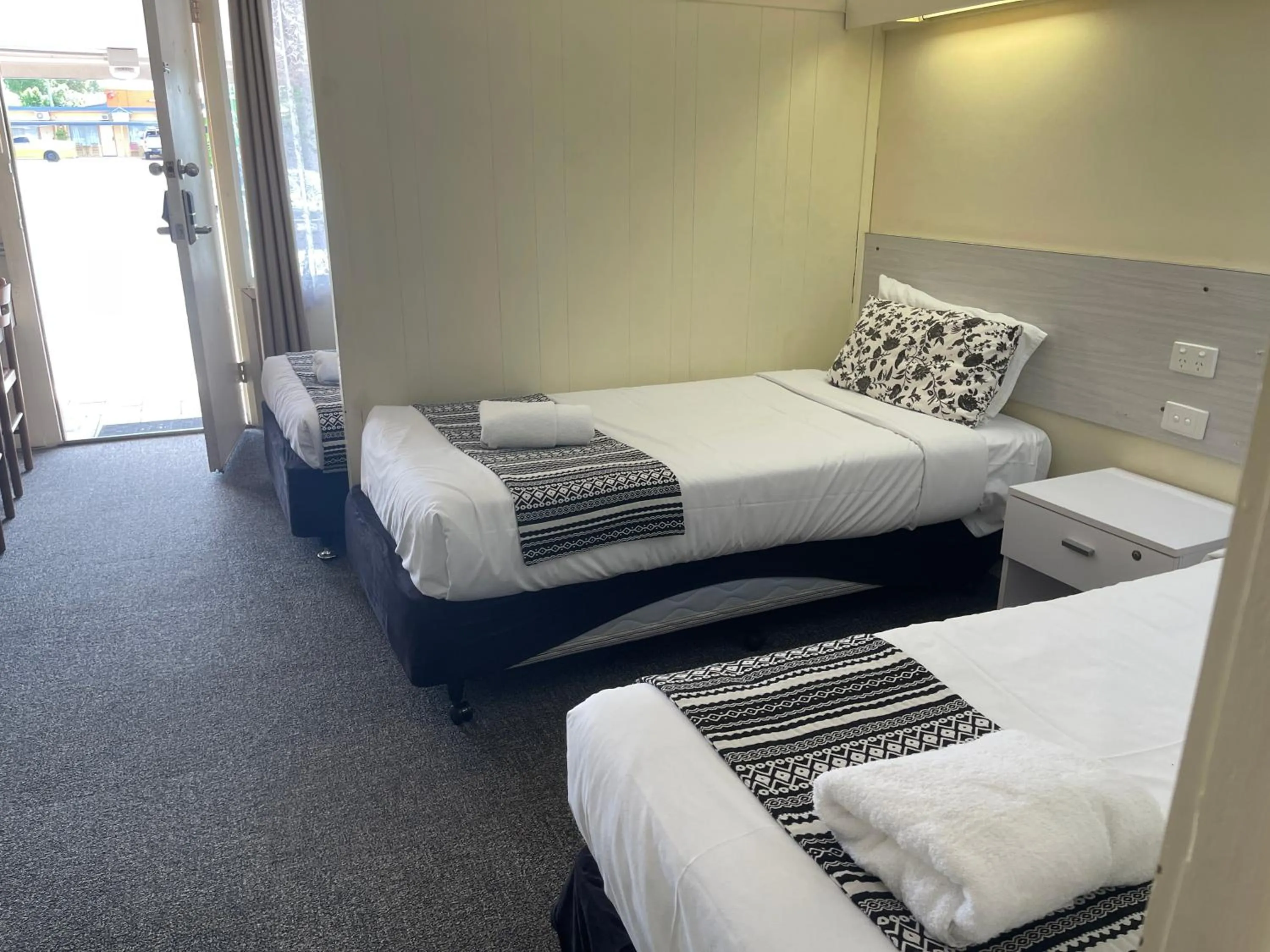 Bedroom, Bed in Arkana Motel