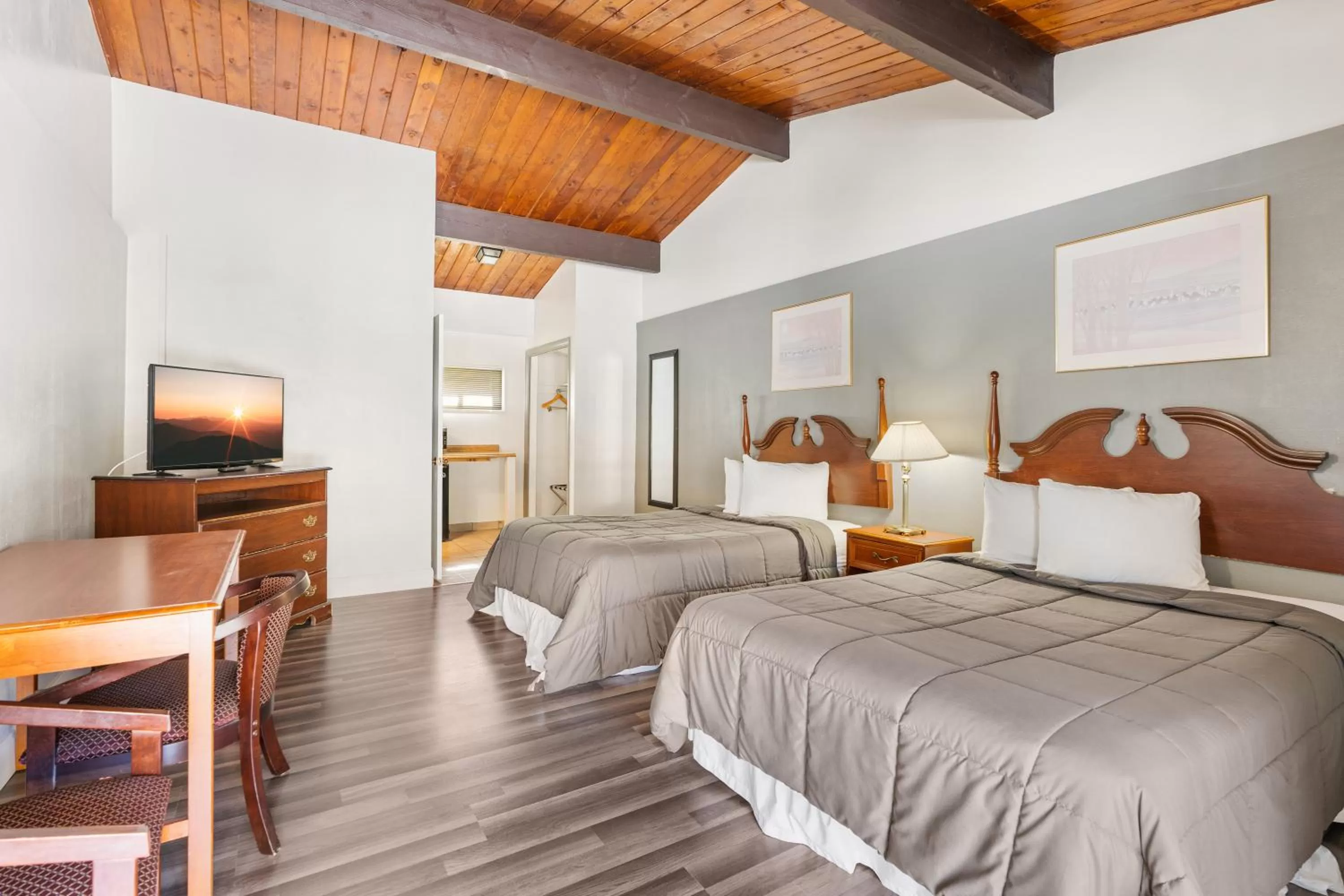 TV and multimedia, Bed in FairBridge Inn and Suites West Point