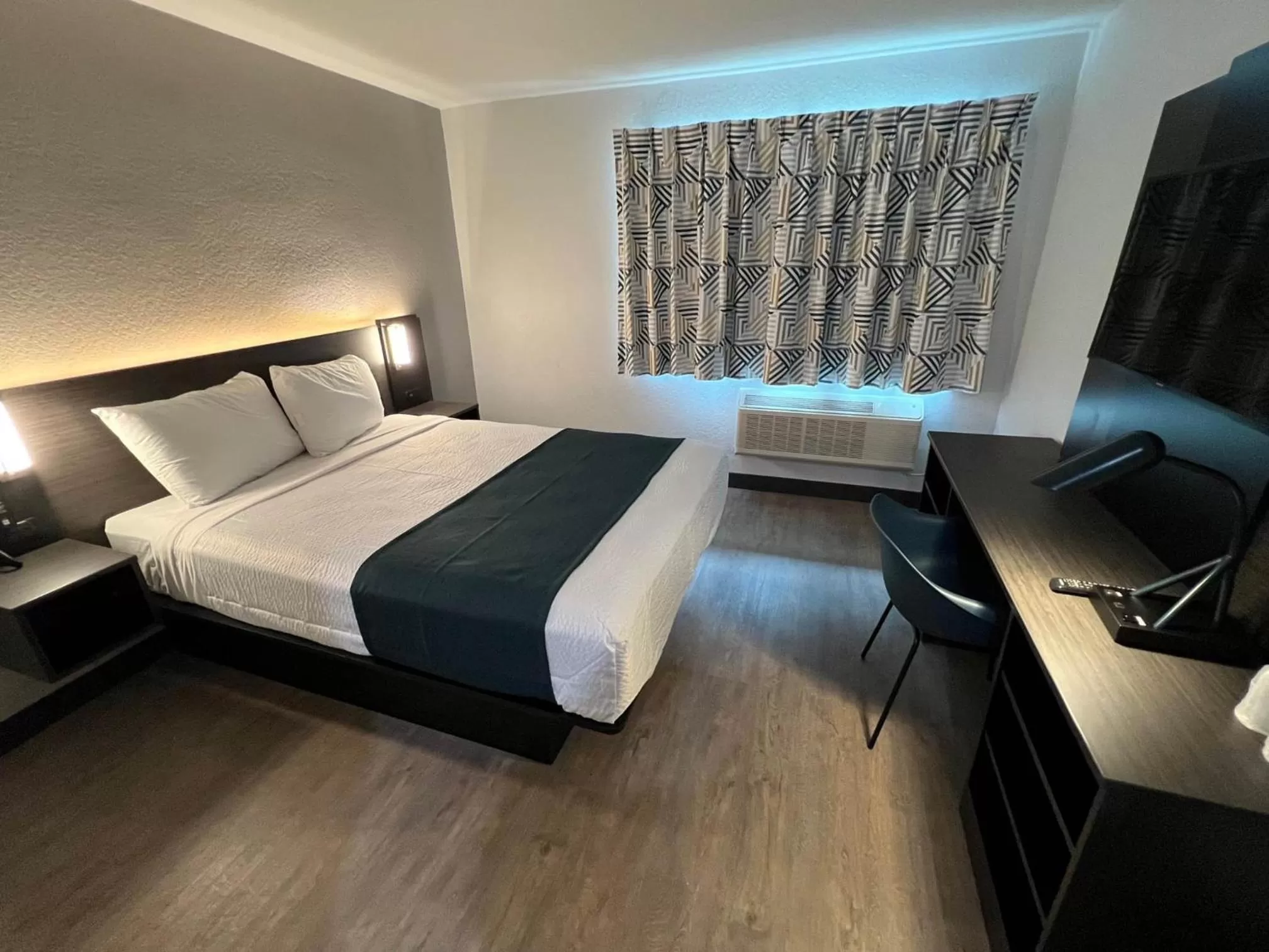 Bed in Motel 6-Fort Lauderdale, FL