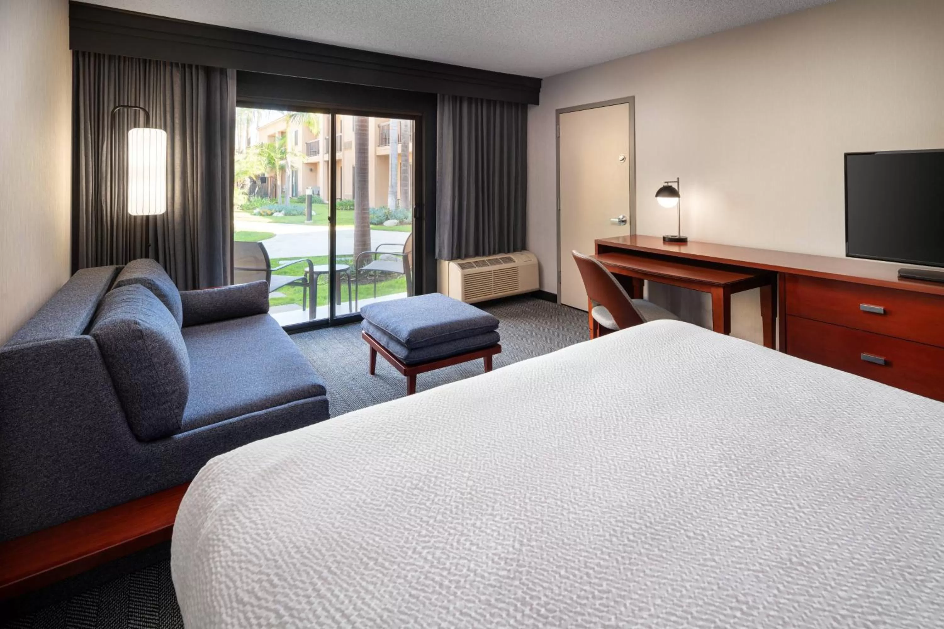 Photo of the whole room, Bed in Courtyard by Marriott Los Angeles Hacienda Heights Orange County