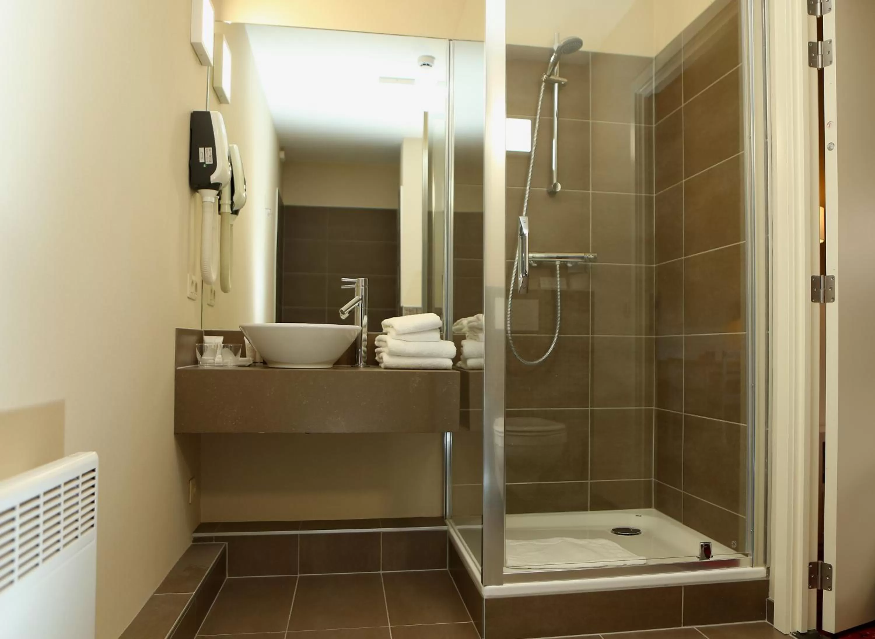 Bathroom in Hotel Acacia