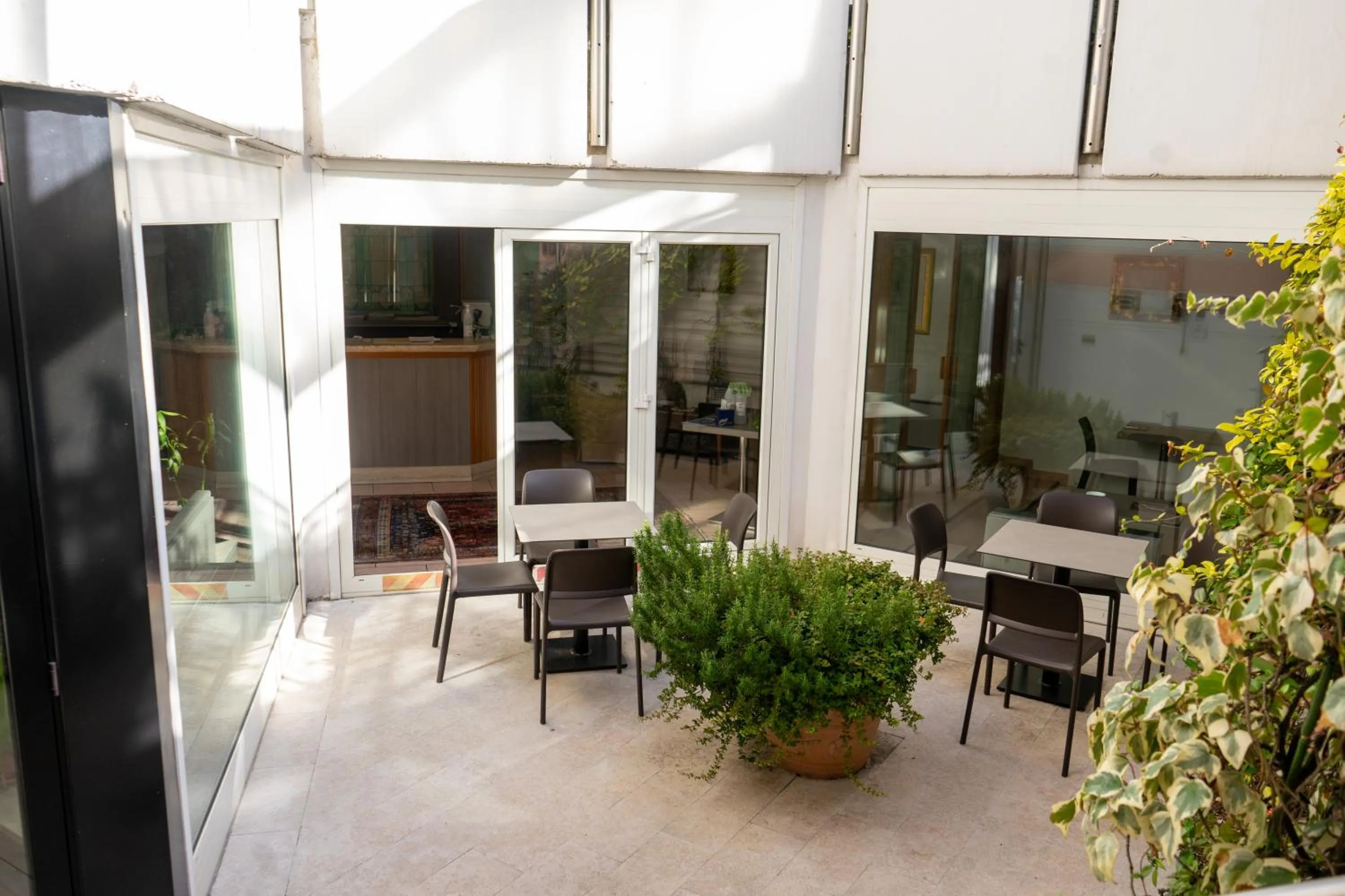 Patio in Hotel Garnì Villa Fontana