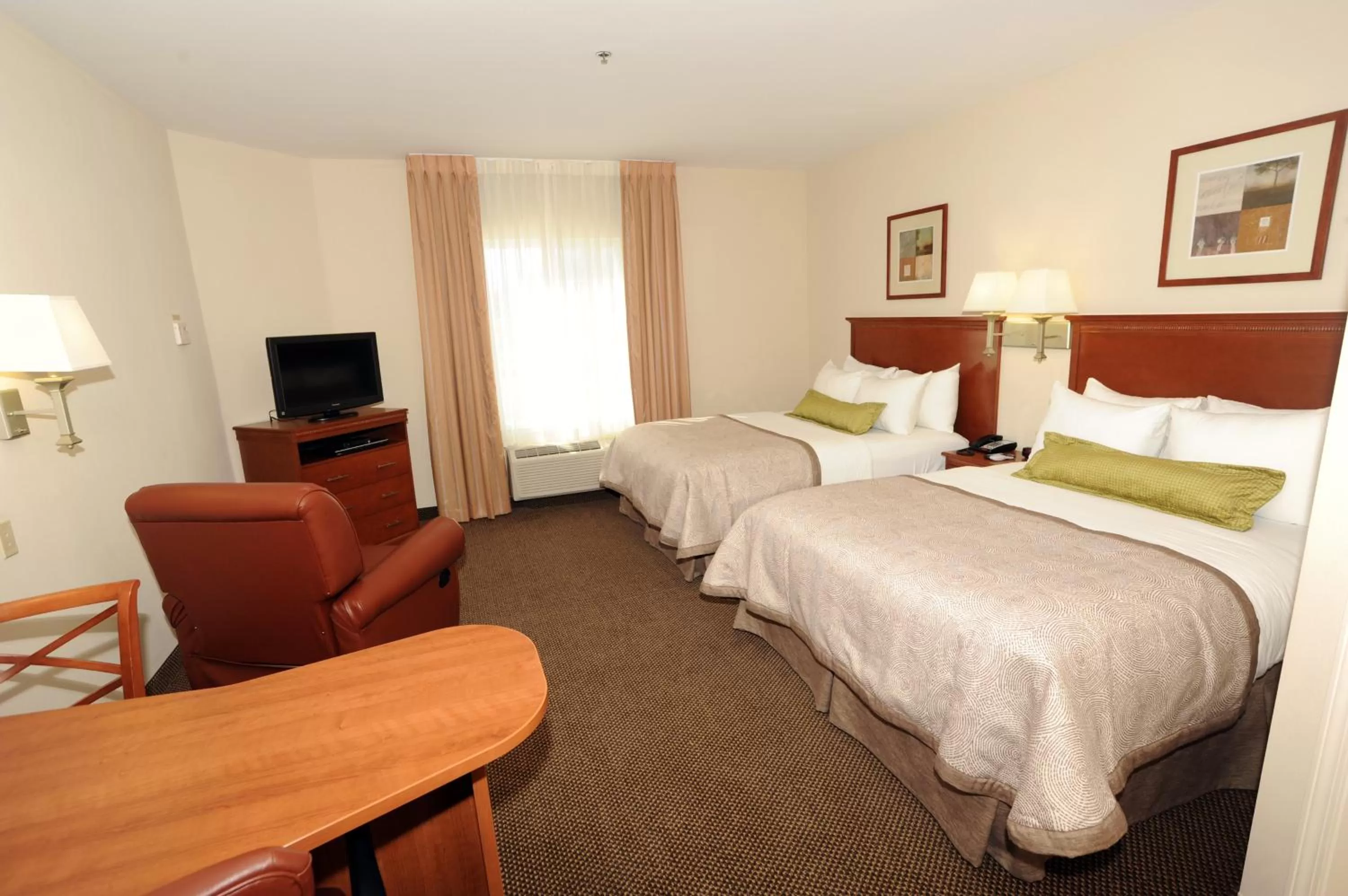 Photo of the whole room, Bed in Candlewood Suites Radcliff - Fort Knox by IHG