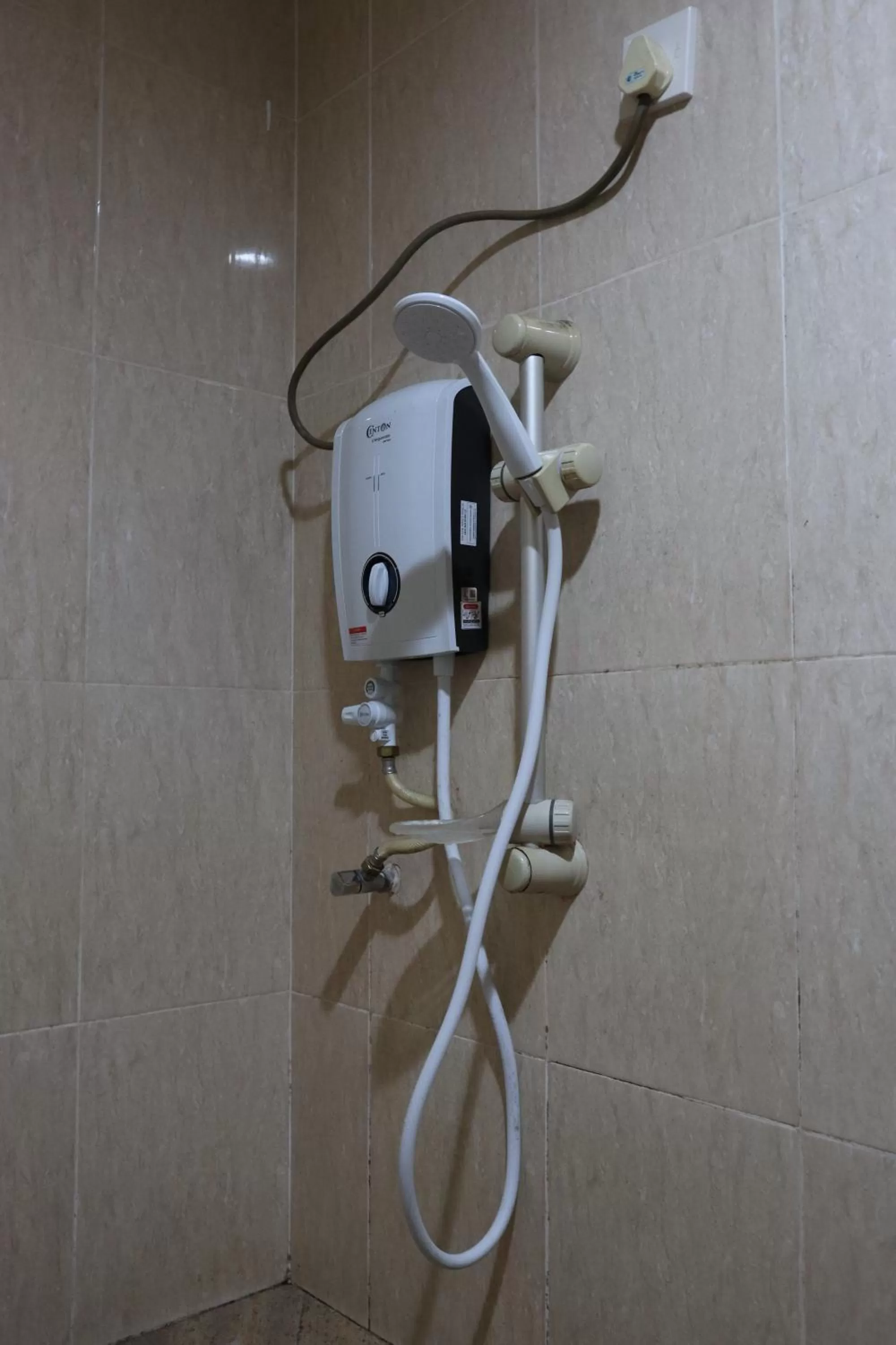 Shower in Hotel Wangsamas