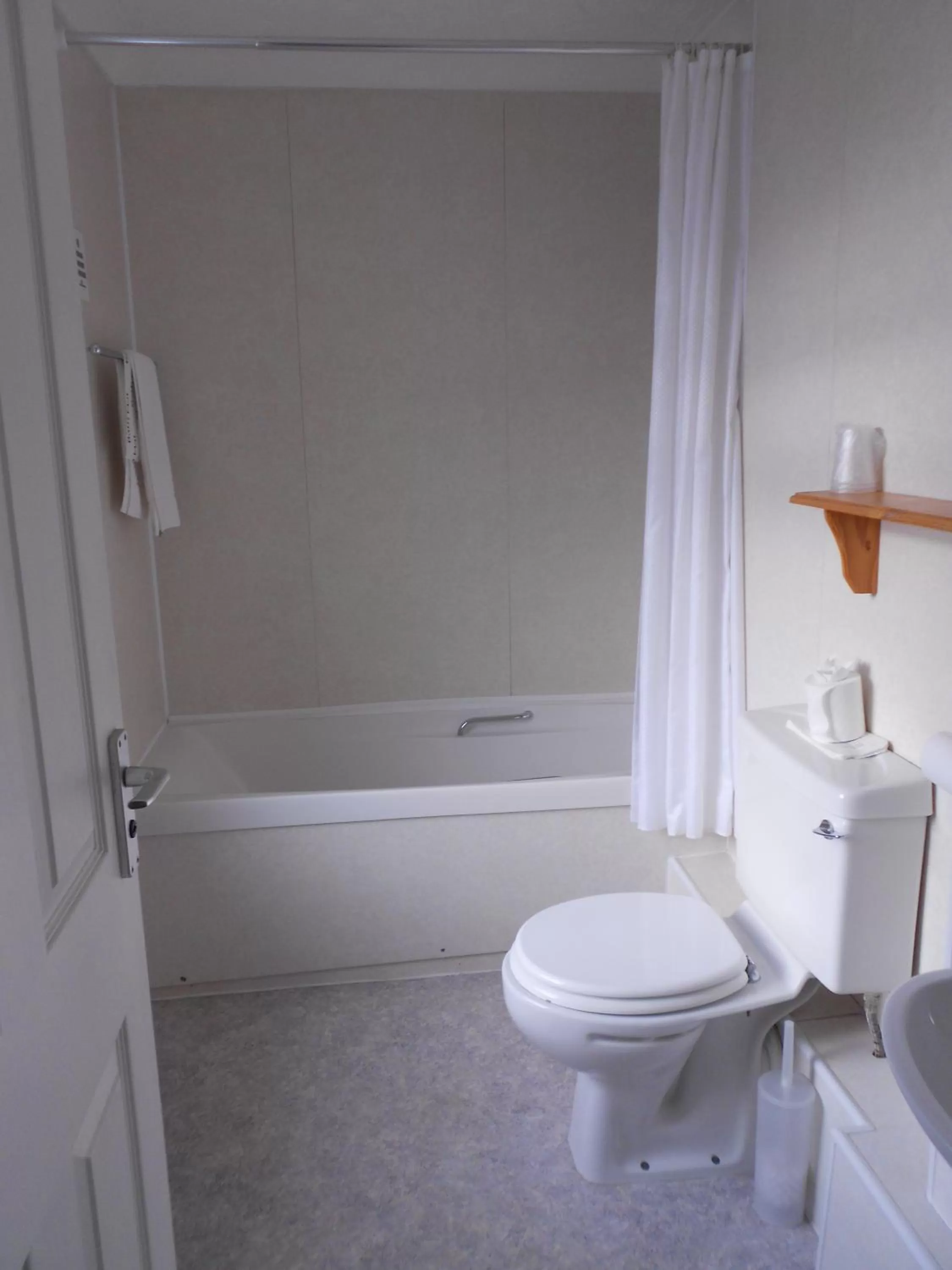 Bathroom in Marine Lodge