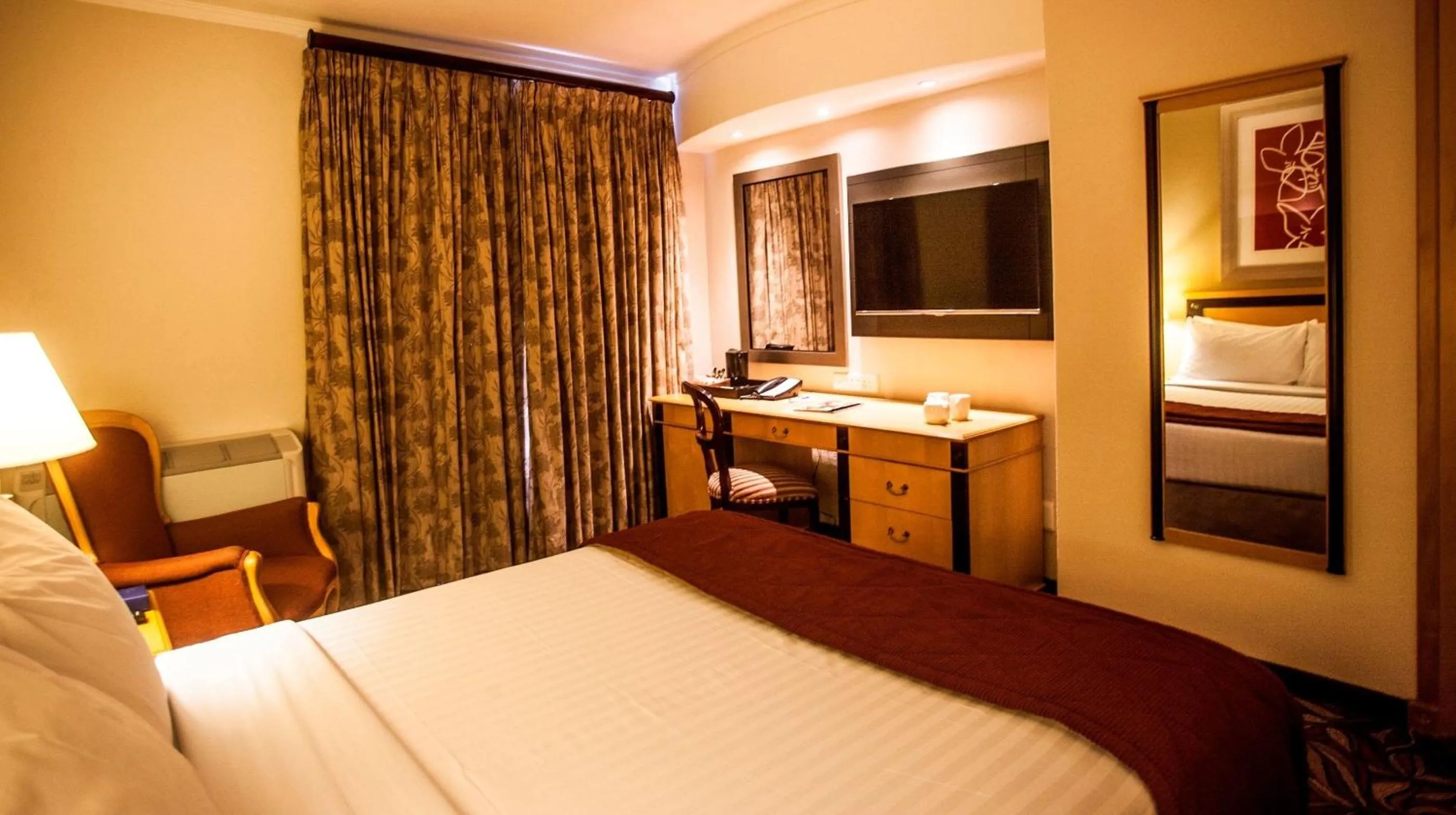 TV and multimedia, Bed in Garden Court Morningside Sandton