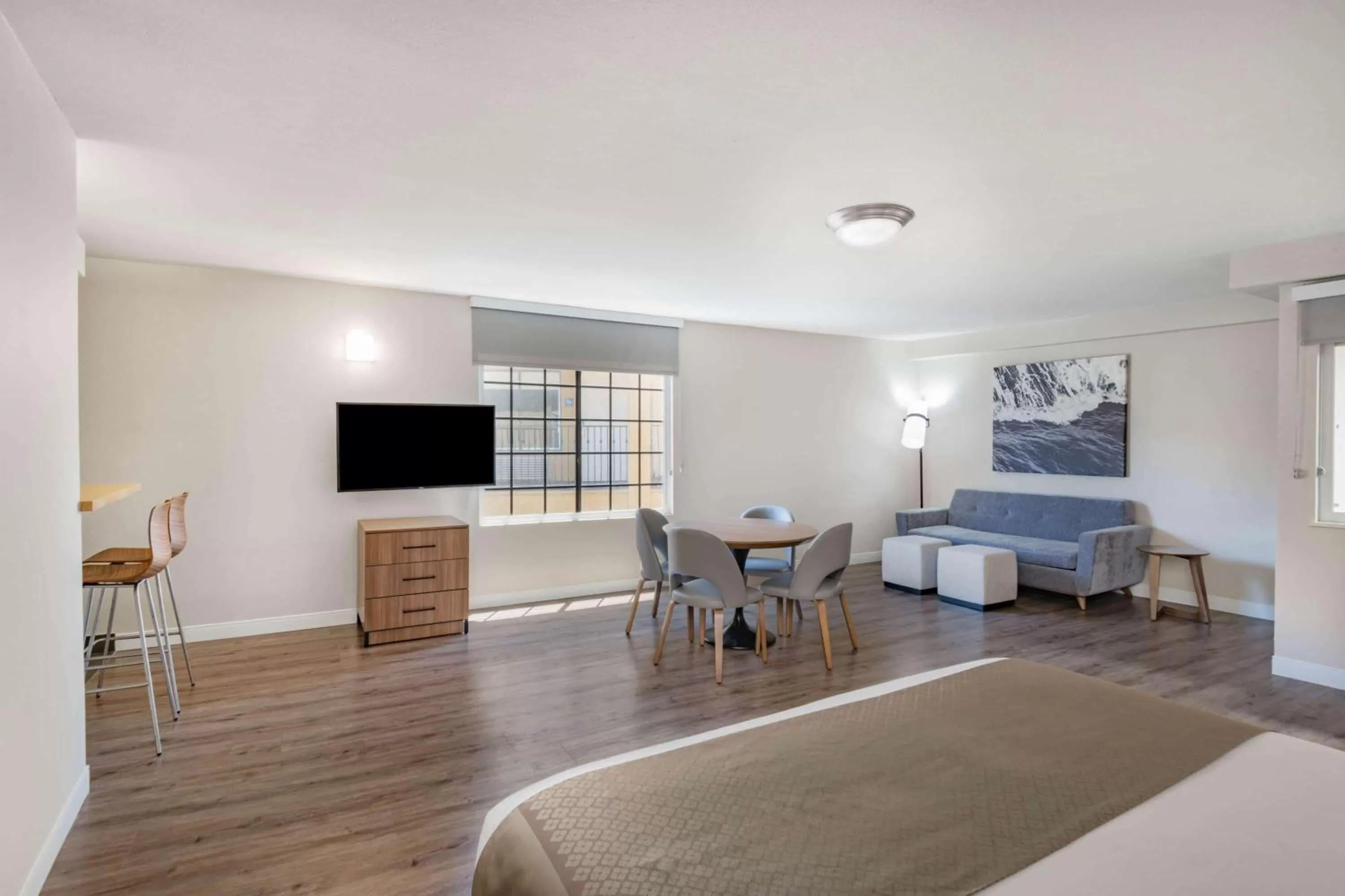 Photo of the whole room, Bed in Wyndham Garden San Diego