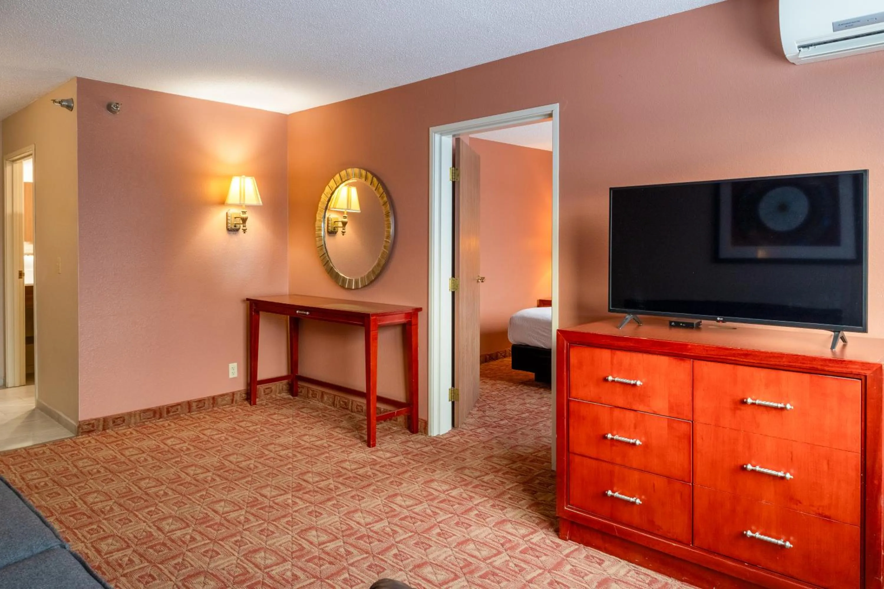 Executive King Suite with Sofa Bed in Norland Inn & Suites Roseau