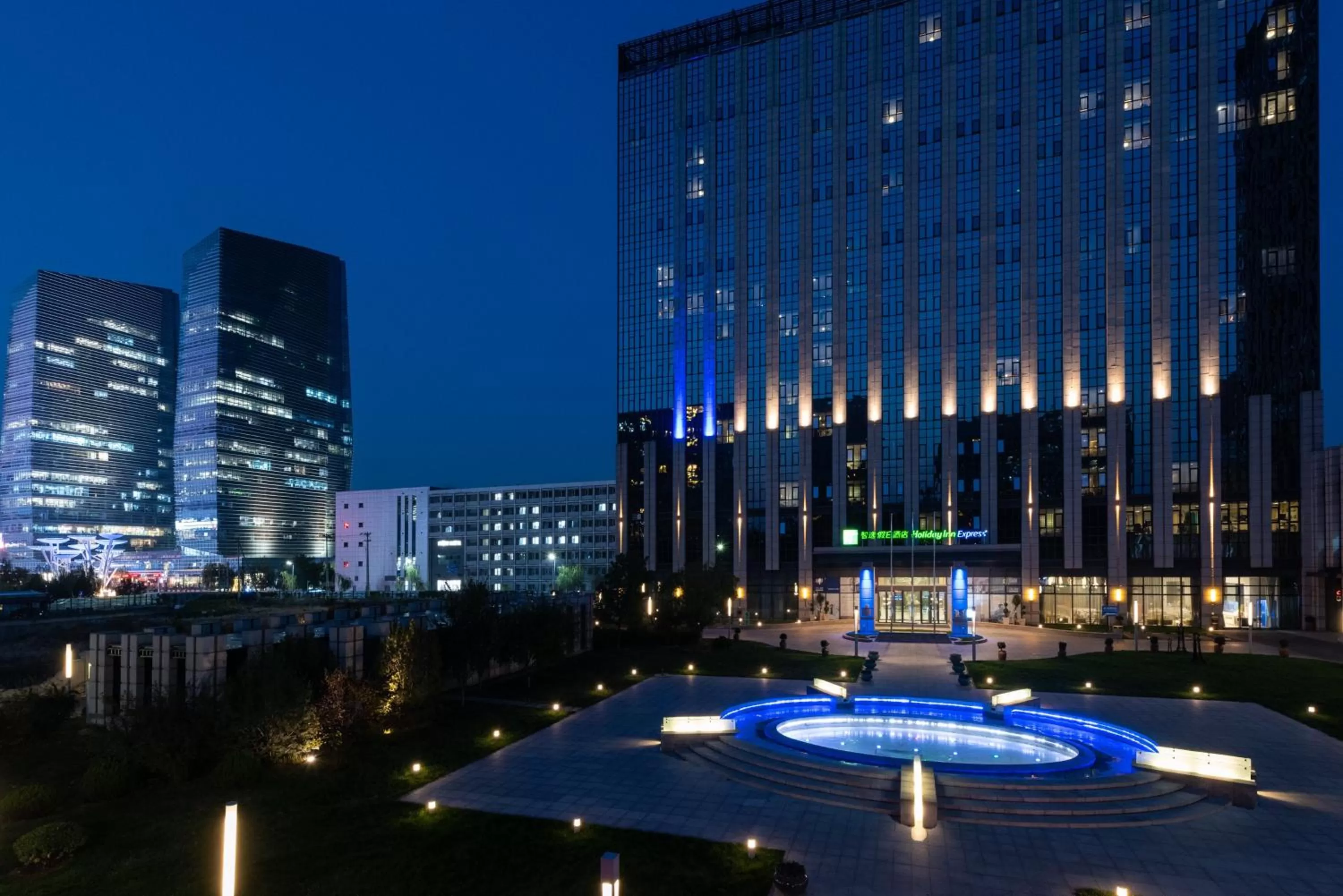 Property building in Holiday Inn Express Beijing Yizhuang by IHG - Taxi 1 Hour to International Airport and 800 Meters to the Nearby Subway