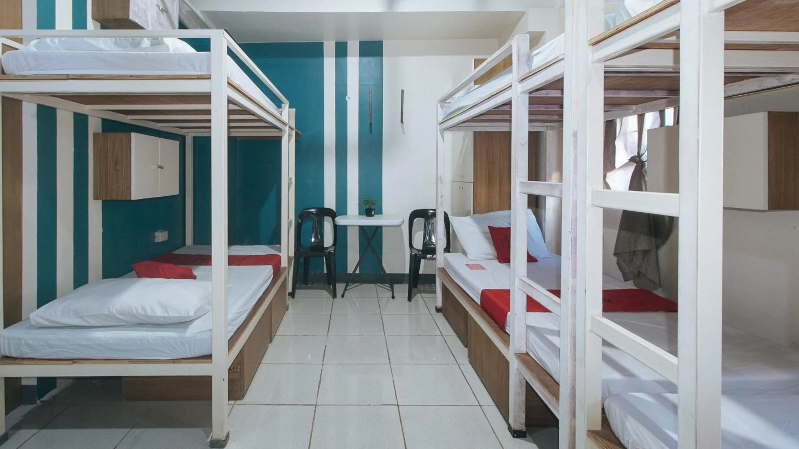 Photo of the whole room, Bed in RedDoorz at Crowne One Condo