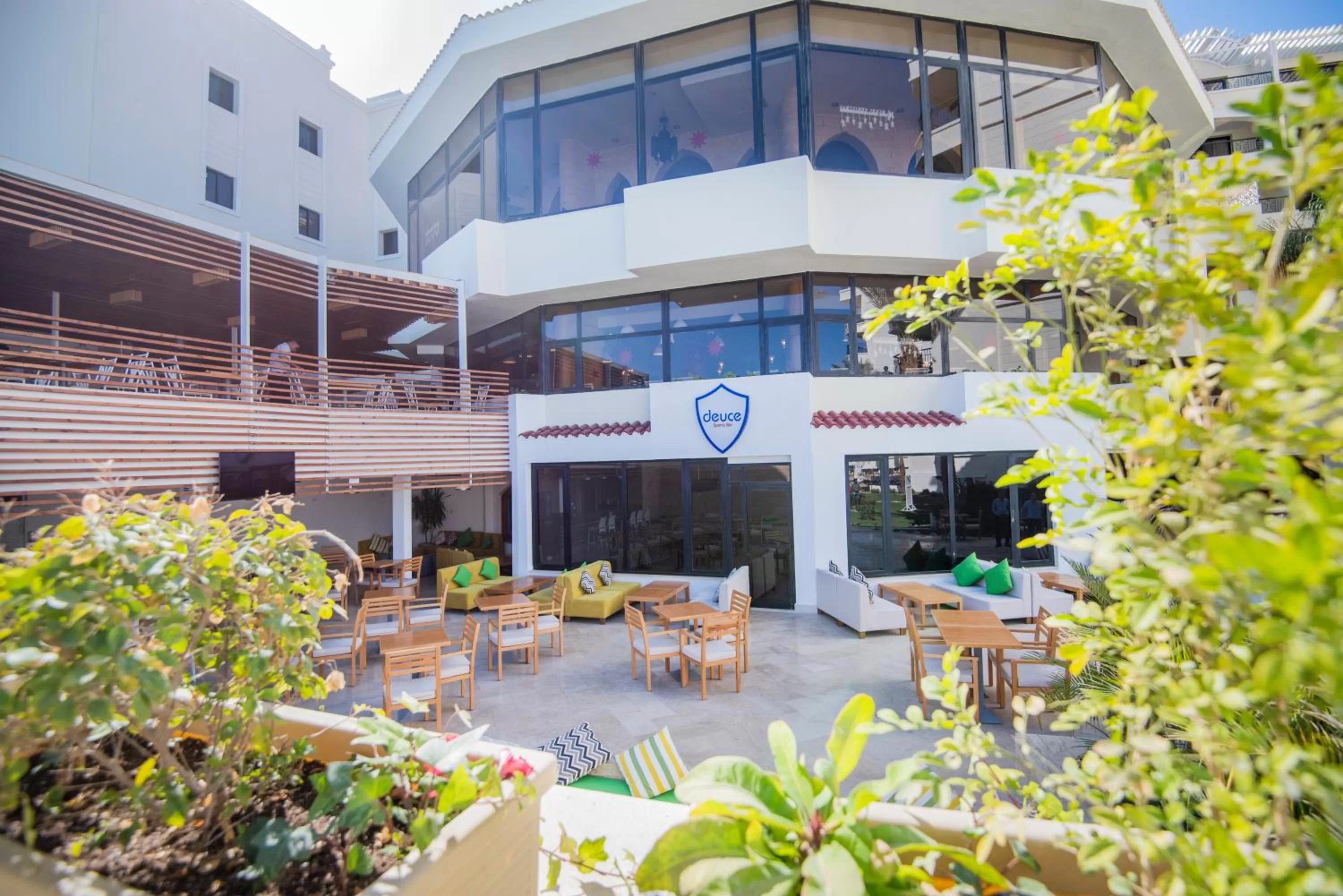 Lounge or bar in Sunrise Holidays Resort -Adults Only