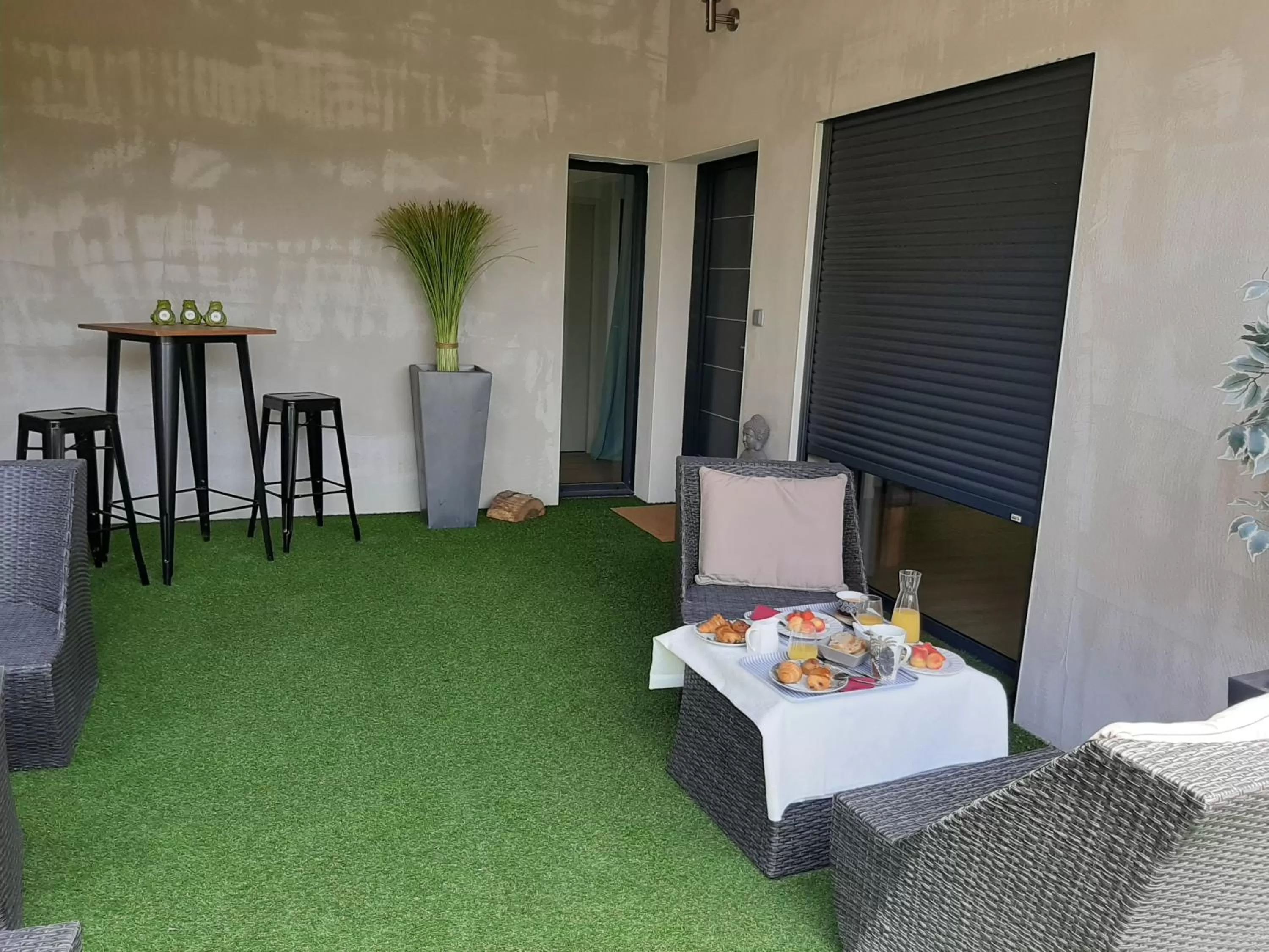 Patio in La Villa Claudia Jardin et Spa