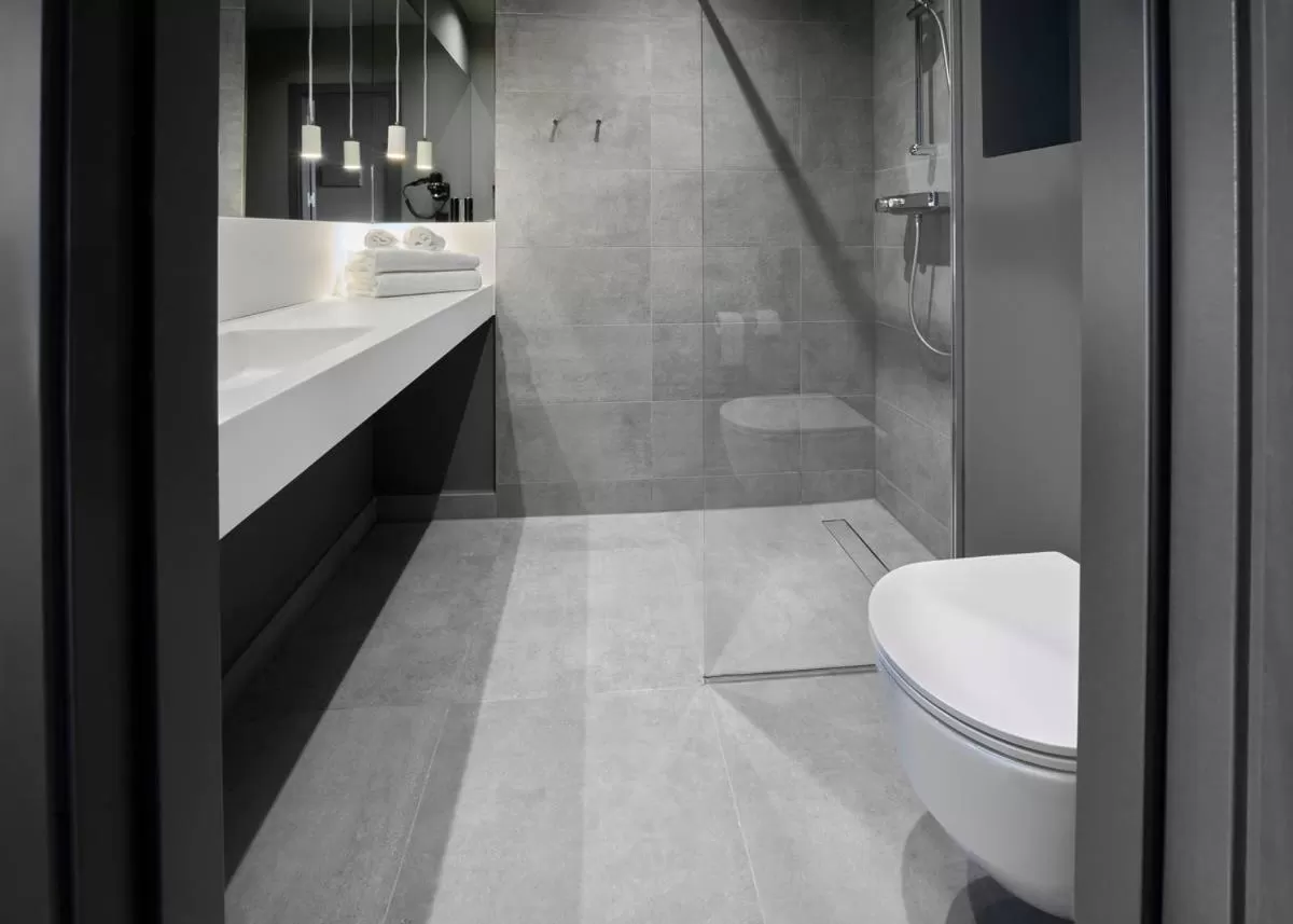 Shower in Zleep Madrid Airport